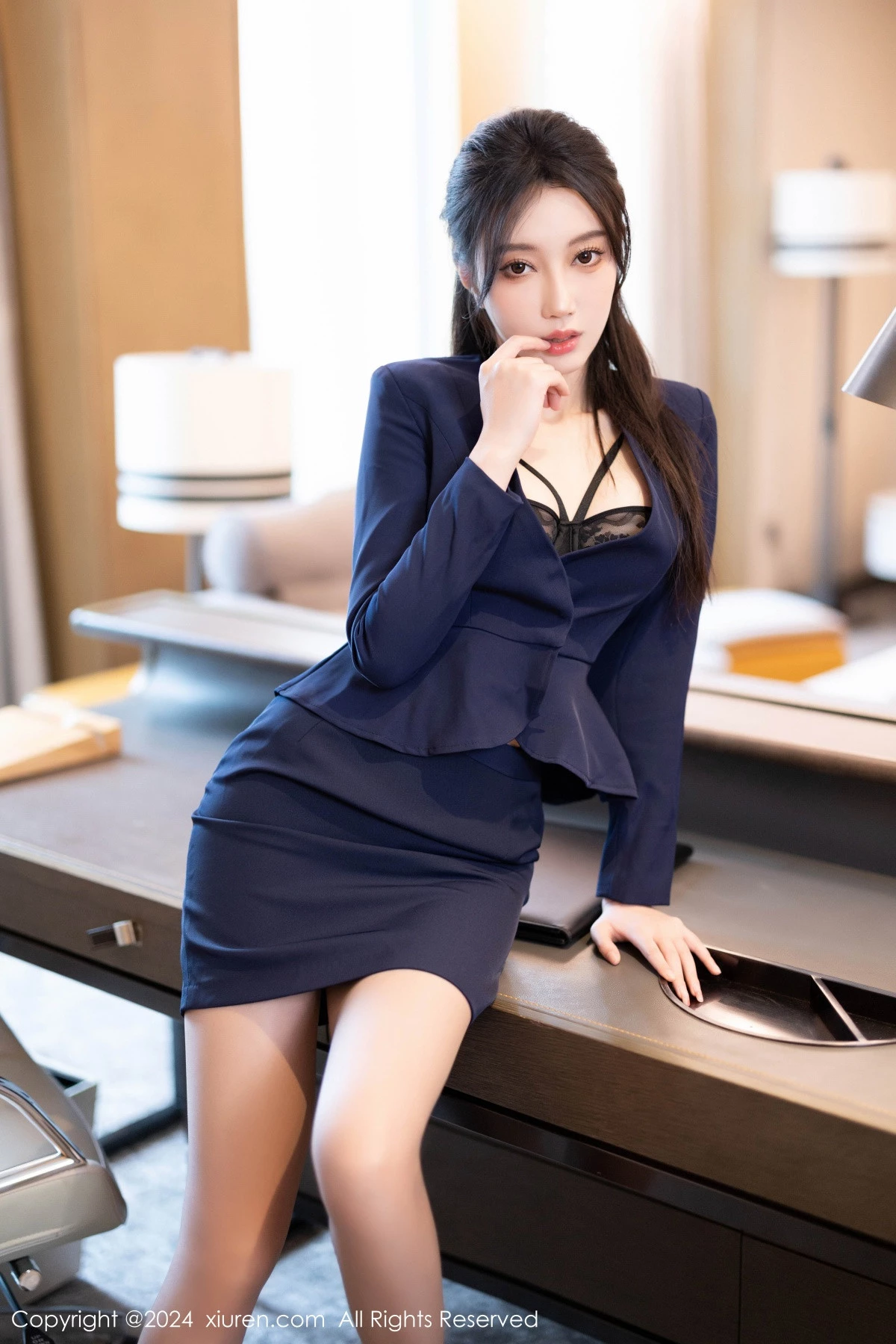 秀人集.com_[XiuRen秀人网]No.8669_模特玥儿玥性感蓝色OL服饰露黑色蕾丝内衣配开档灰丝诱惑写真90P