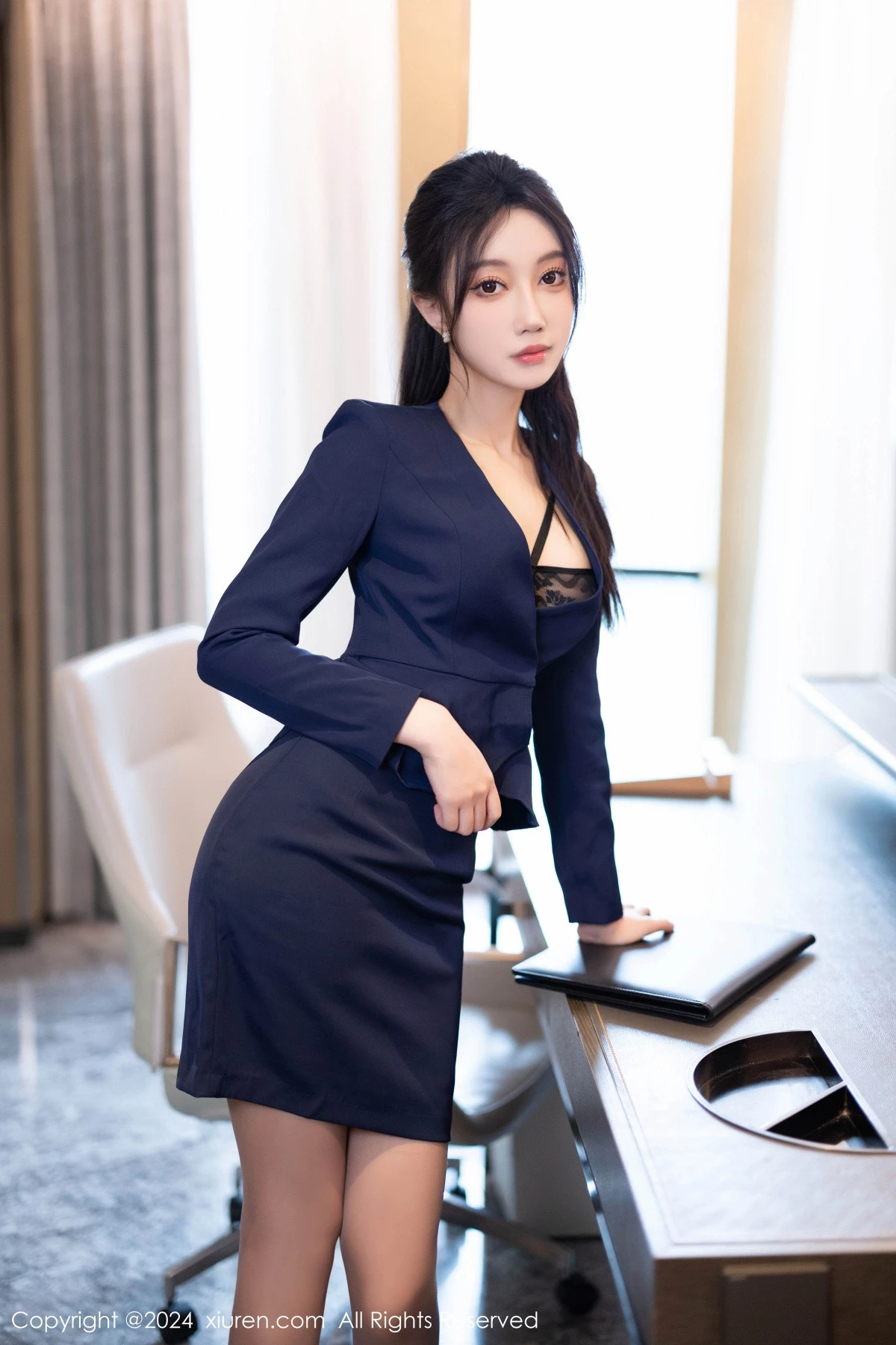 秀人集.com_[XiuRen秀人网]No.8669_模特玥儿玥性感蓝色OL服饰露黑色蕾丝内衣配开档灰丝诱惑写真90P