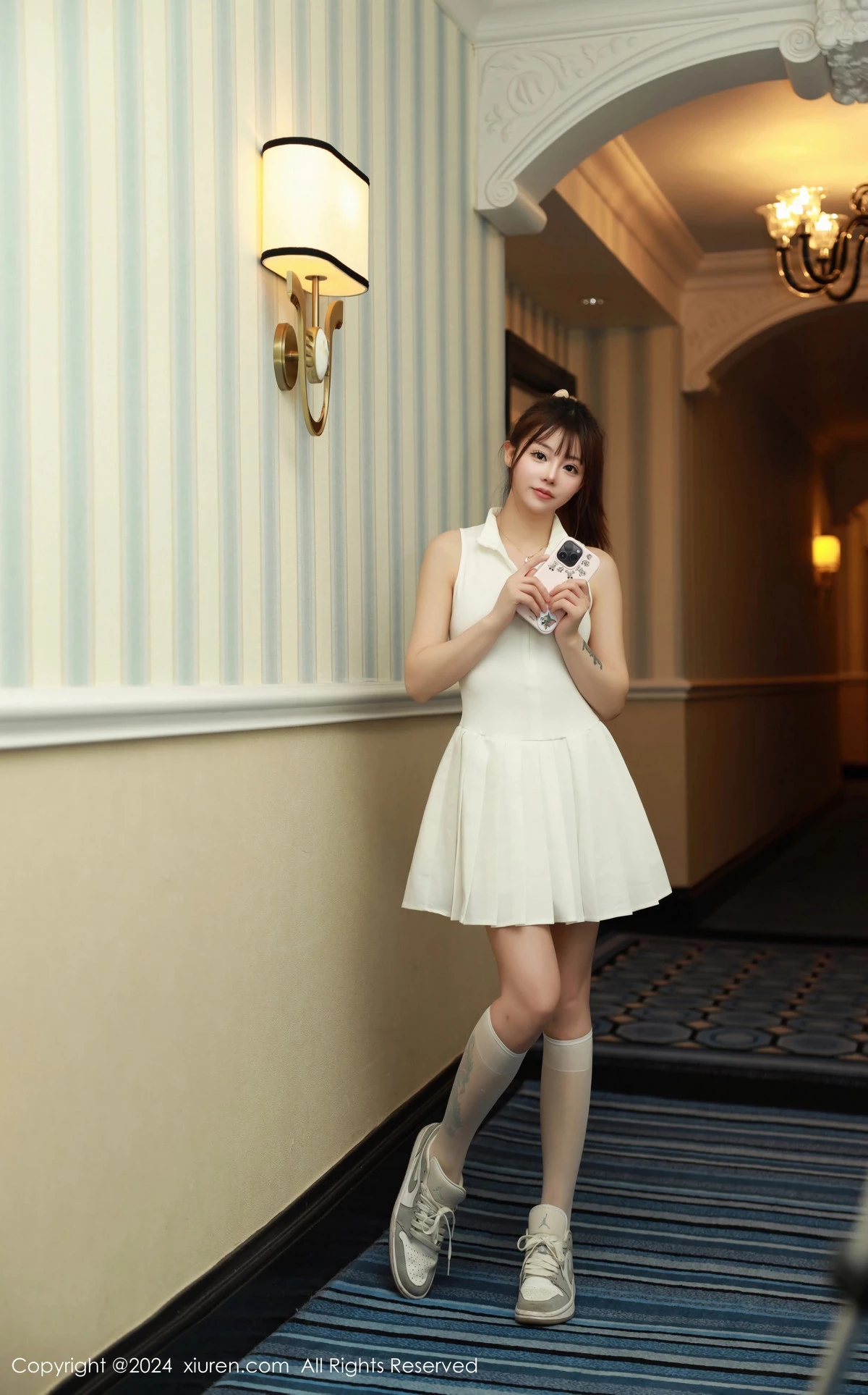 秀人集.com_[XiuRen秀人网]No.8685_模特佘贝拉Bella性感白色连衣裙配珍珠情趣内衣秀完美身材写真65P