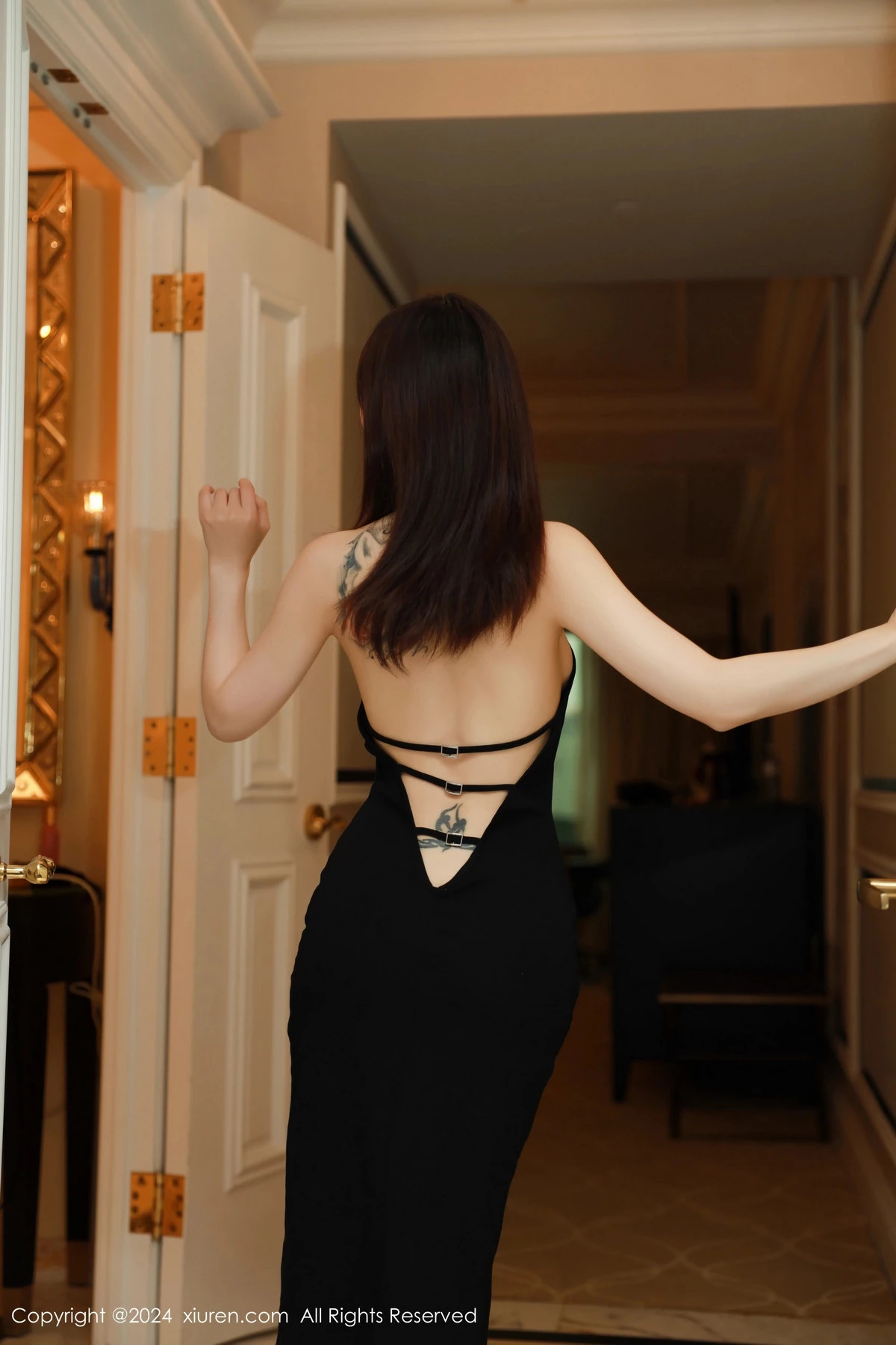 秀人集.com_[XiuRen秀人网]No.8685_模特佘贝拉Bella性感白色连衣裙配珍珠情趣内衣秀完美身材写真65P