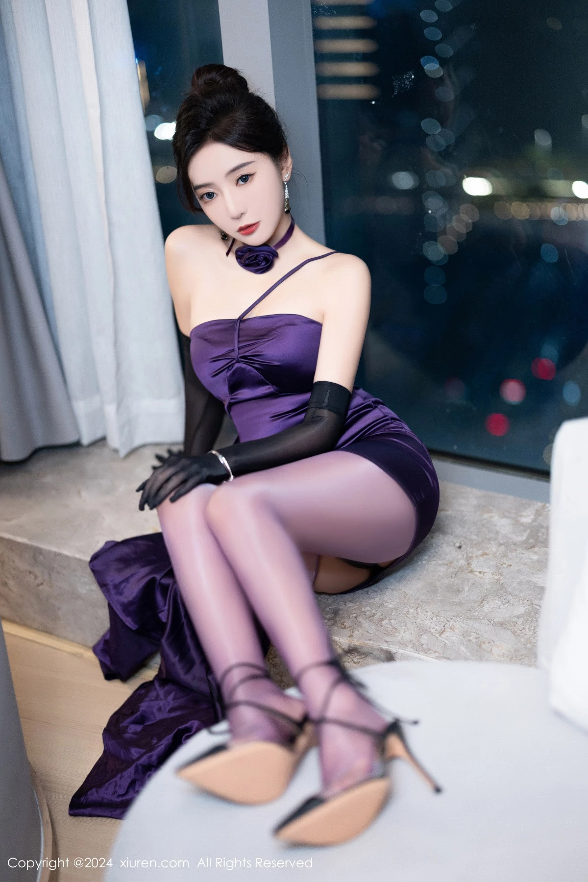 秀人集.com_[XiuRen秀人网]No.8698_女神王馨瑶yanni性感紫色露肩连衣裙配紫丝袜秀完美身材诱惑写真80P