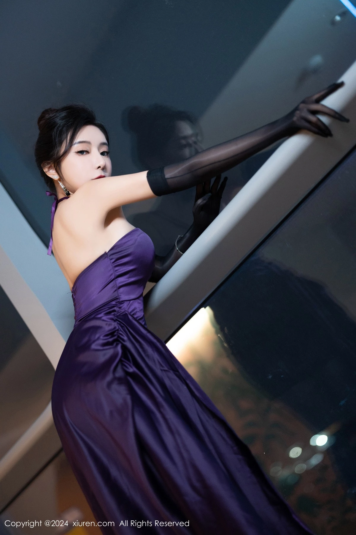 秀人集.com_[XiuRen秀人网]No.8698_女神王馨瑶yanni性感紫色露肩连衣裙配紫丝袜秀完美身材诱惑写真80P