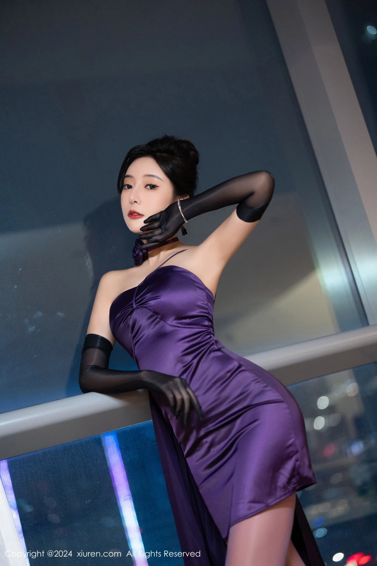 秀人集.com_[XiuRen秀人网]No.8698_女神王馨瑶yanni性感紫色露肩连衣裙配紫丝袜秀完美身材诱惑写真80P