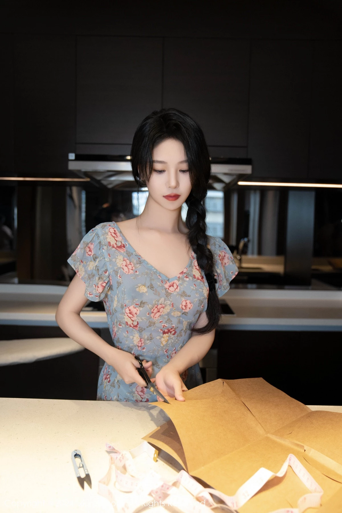 秀人集.com_[XiuRen秀人网]No.8704_模特利世性感花纹图案连衣短裙配超薄肉丝秀曼妙身姿诱惑写真80P