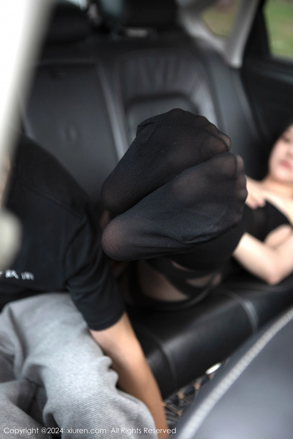 秀人集.com_[XiuRen秀人网]No.8708_模特豆瓣酱车内场景性感薄透连体黑丝秀丰满身材惹火诱惑写真104P