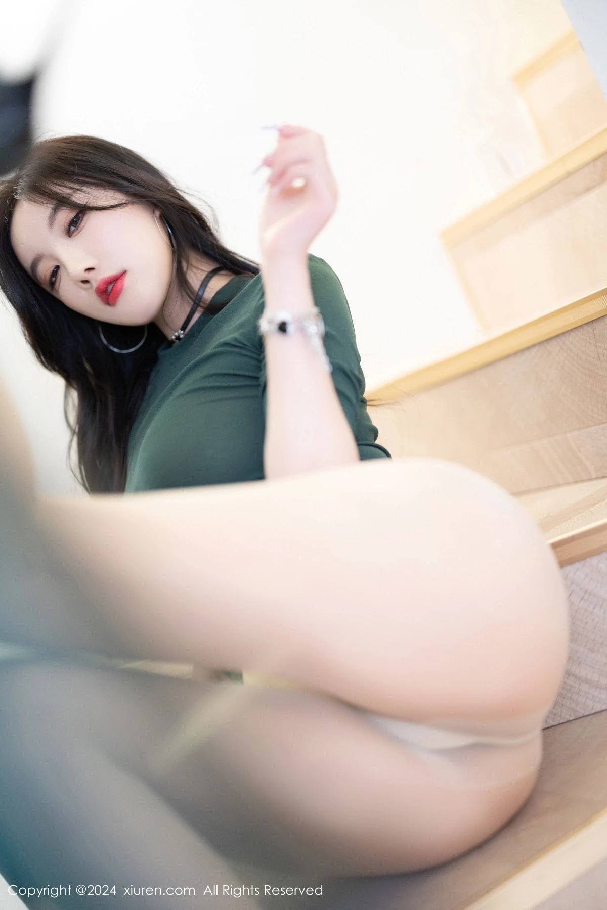 秀人集.com_[XiuRen秀人网]No.8707_女神杨晨晨墨绿色上衣配黑皮长裤露性感内衣配超薄肉丝诱惑写真90P