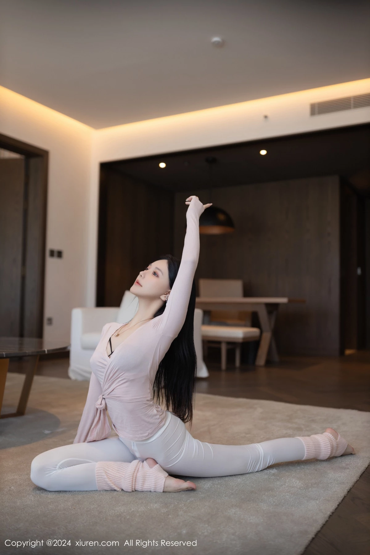 秀人集.com_[XiuRen秀人网]No.8705_模特幼幼性感浅粉色瑜伽服配露臀白长裤紧身秀完美身材诱惑写真81P