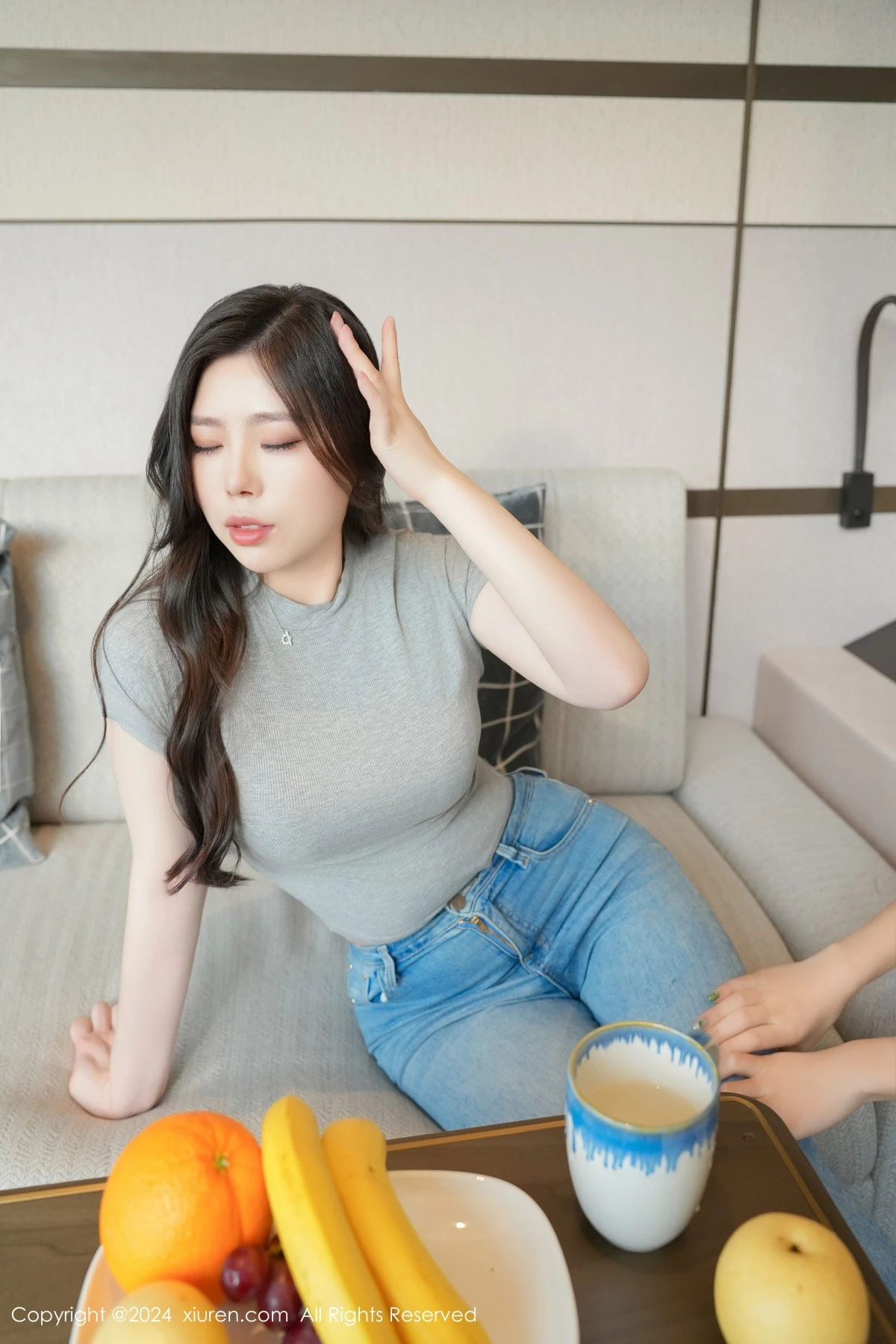 秀人集.com_[XiuRen秀人网]No.8711_模特白茹雪灰上衣露性感红色内衣配超薄灰丝秀丰腴身材诱惑写真85P