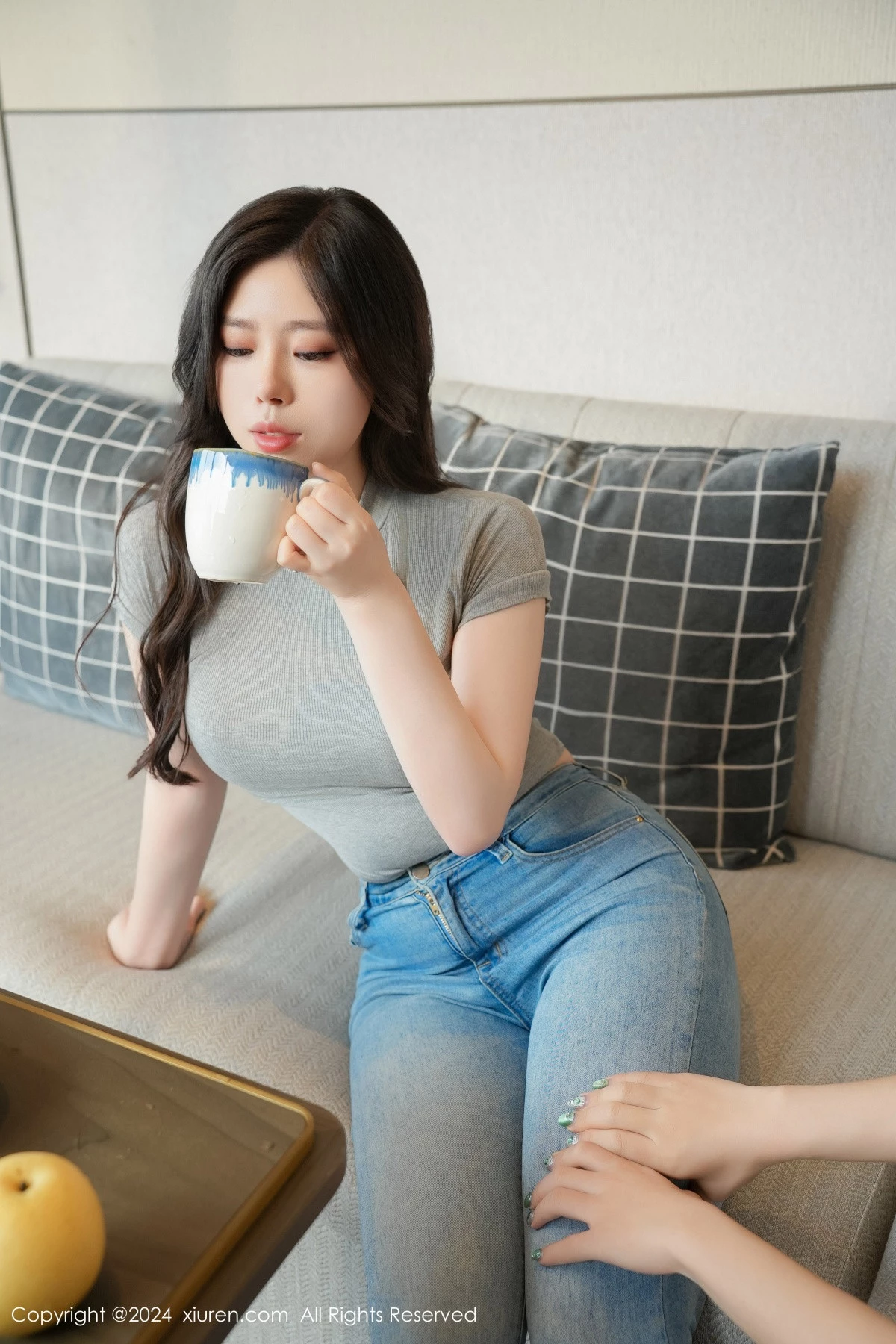 秀人集.com_[XiuRen秀人网]No.8711_模特白茹雪灰上衣露性感红色内衣配超薄灰丝秀丰腴身材诱惑写真85P