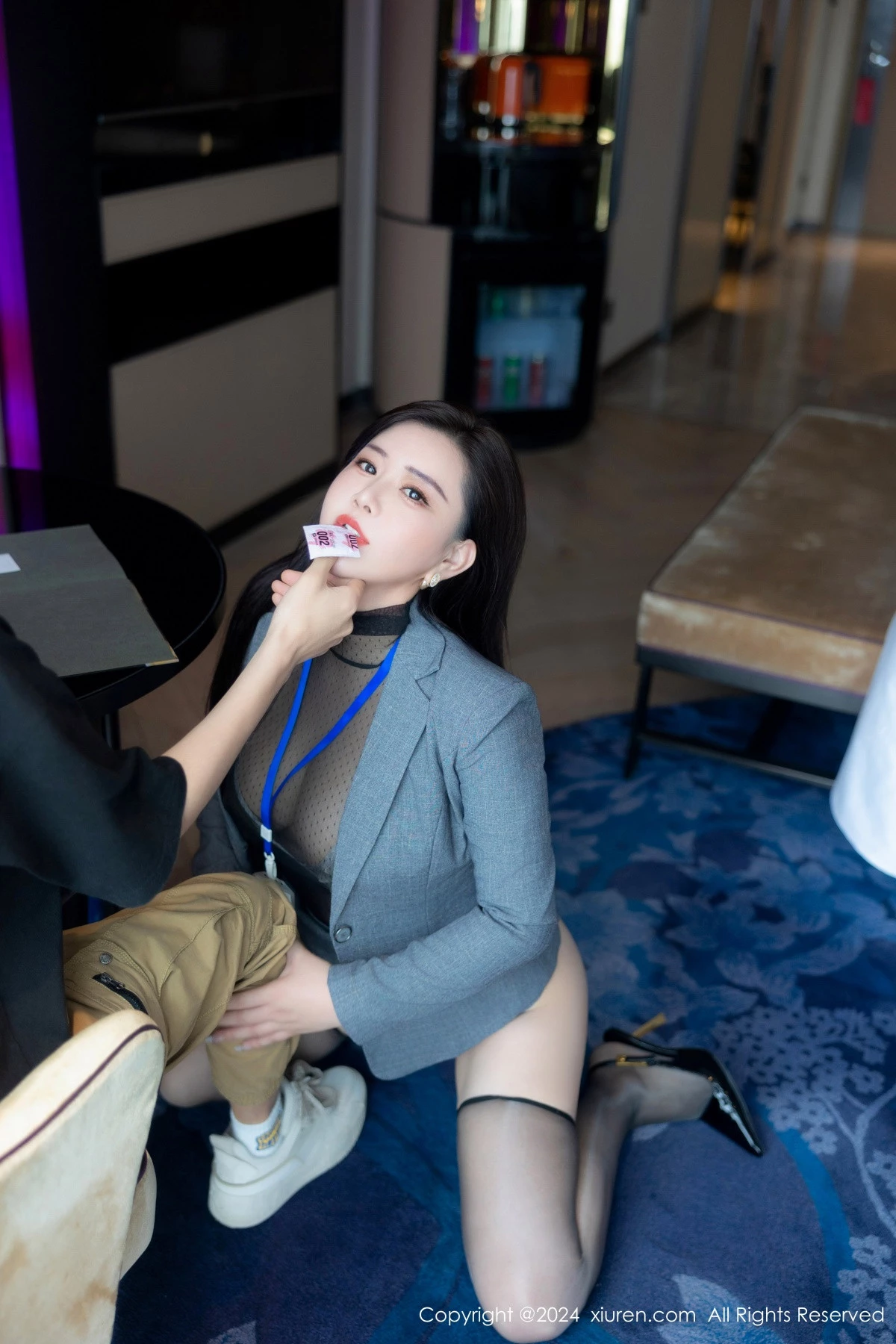 秀人集.com_[XiuRen秀人网]No.8712_模特王婉悠Queen性感灰色西服露情趣内衣秀惹火身材诱惑写真82P