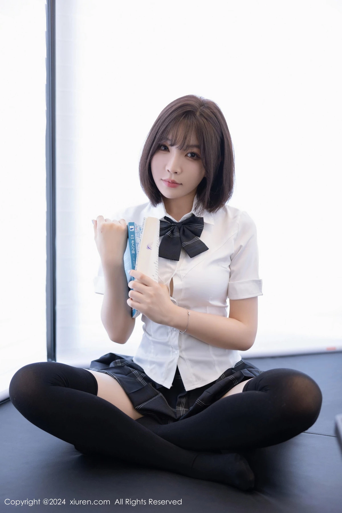 秀人集.com_[XiuRen秀人网]No.8785_女神徐莉芝Booty性感学生制服短裙配黑丝袜秀曼妙身姿诱惑写真100P