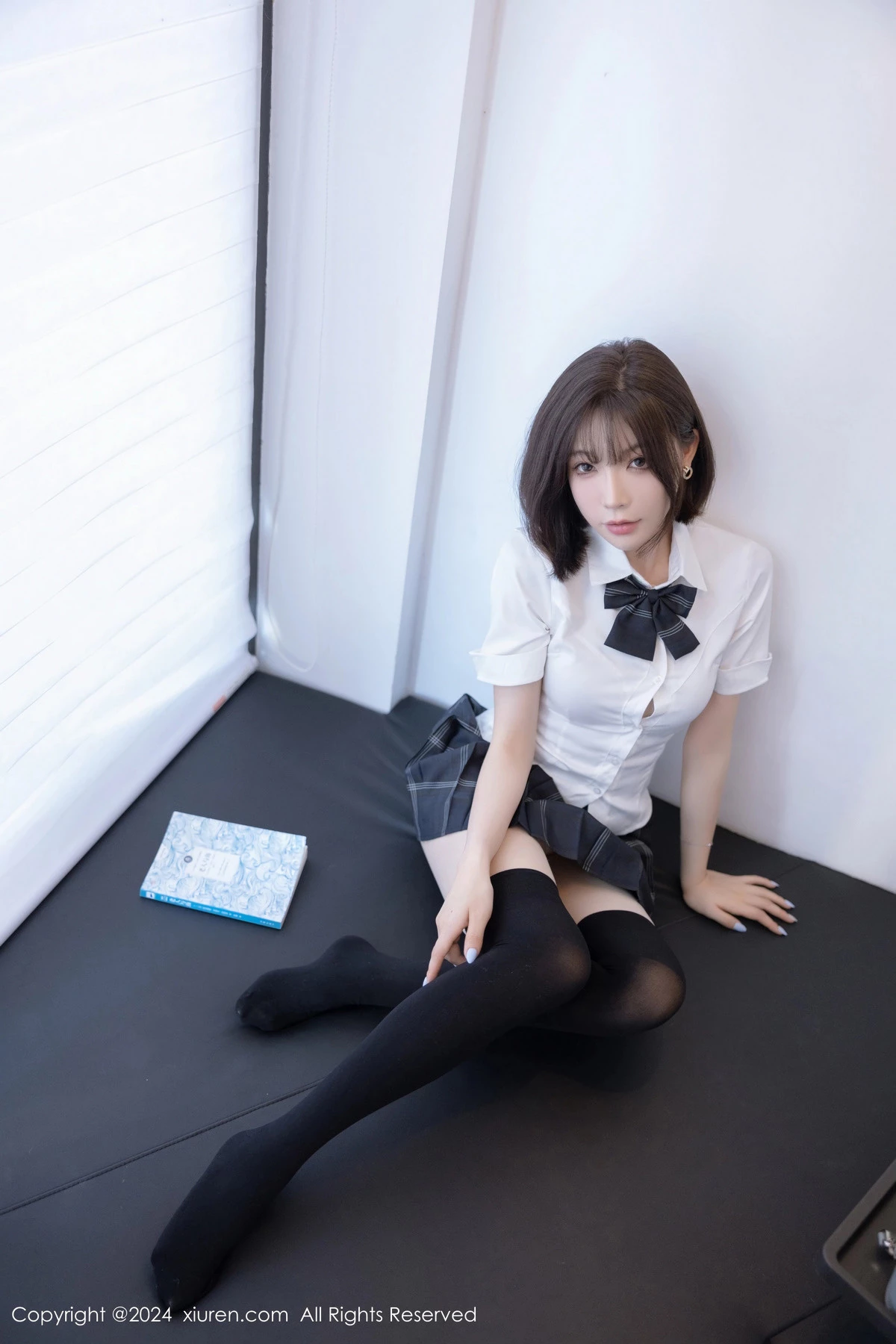 秀人集.com_[XiuRen秀人网]No.8785_女神徐莉芝Booty性感学生制服短裙配黑丝袜秀曼妙身姿诱惑写真100P