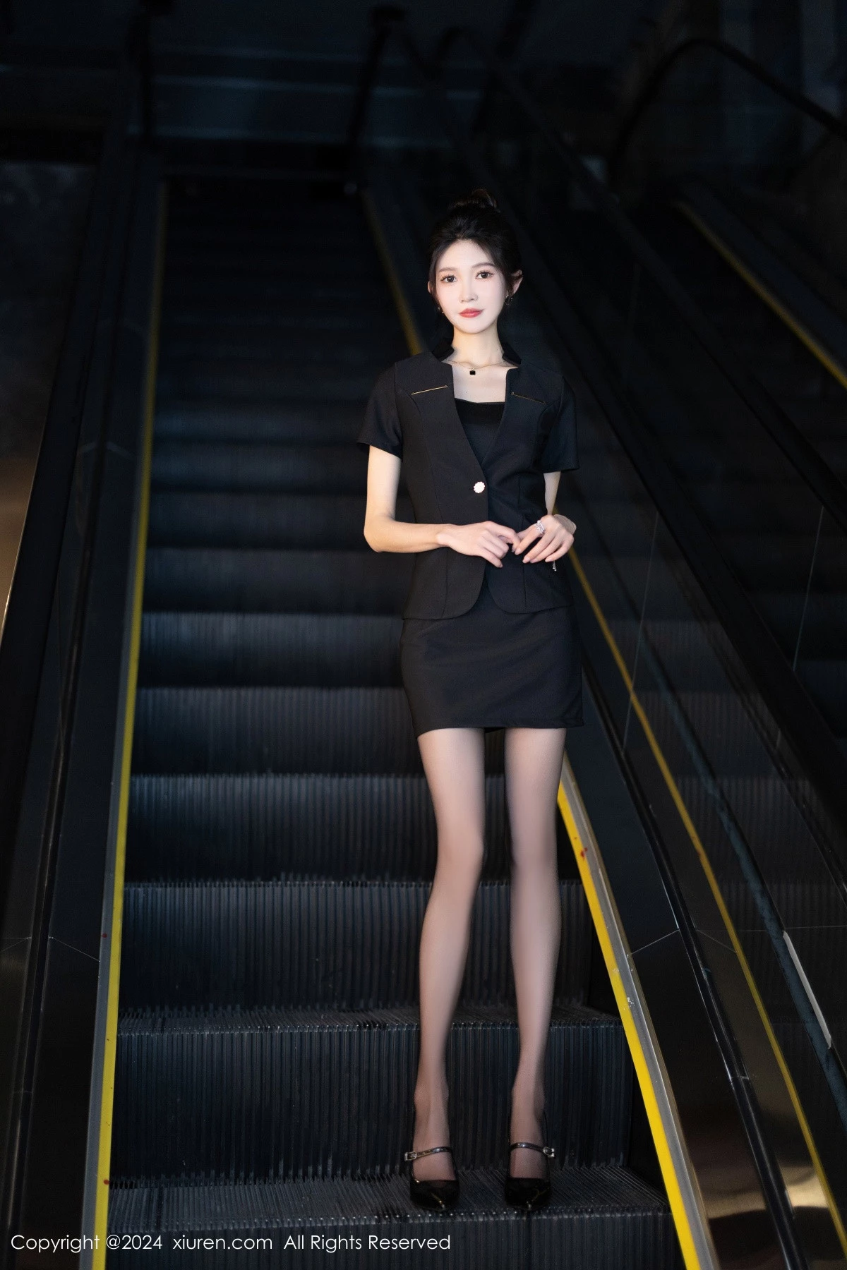 秀人集.com_[XiuRen秀人网]No.8791_模特程程程性感黑色OL服饰露黑色蕾丝内衣配黑丝吊袜诱惑写真101P