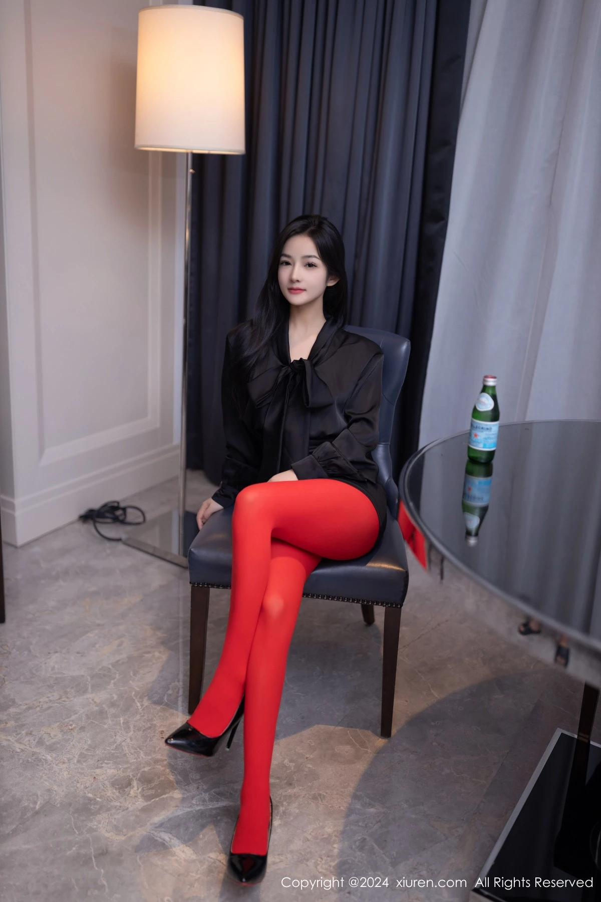 秀人集.com_[XiuRen秀人网]No.8801_模特谭小灵性感黑色连衣短裙配红色丝袜秀惹火身材撩人诱惑写真80P