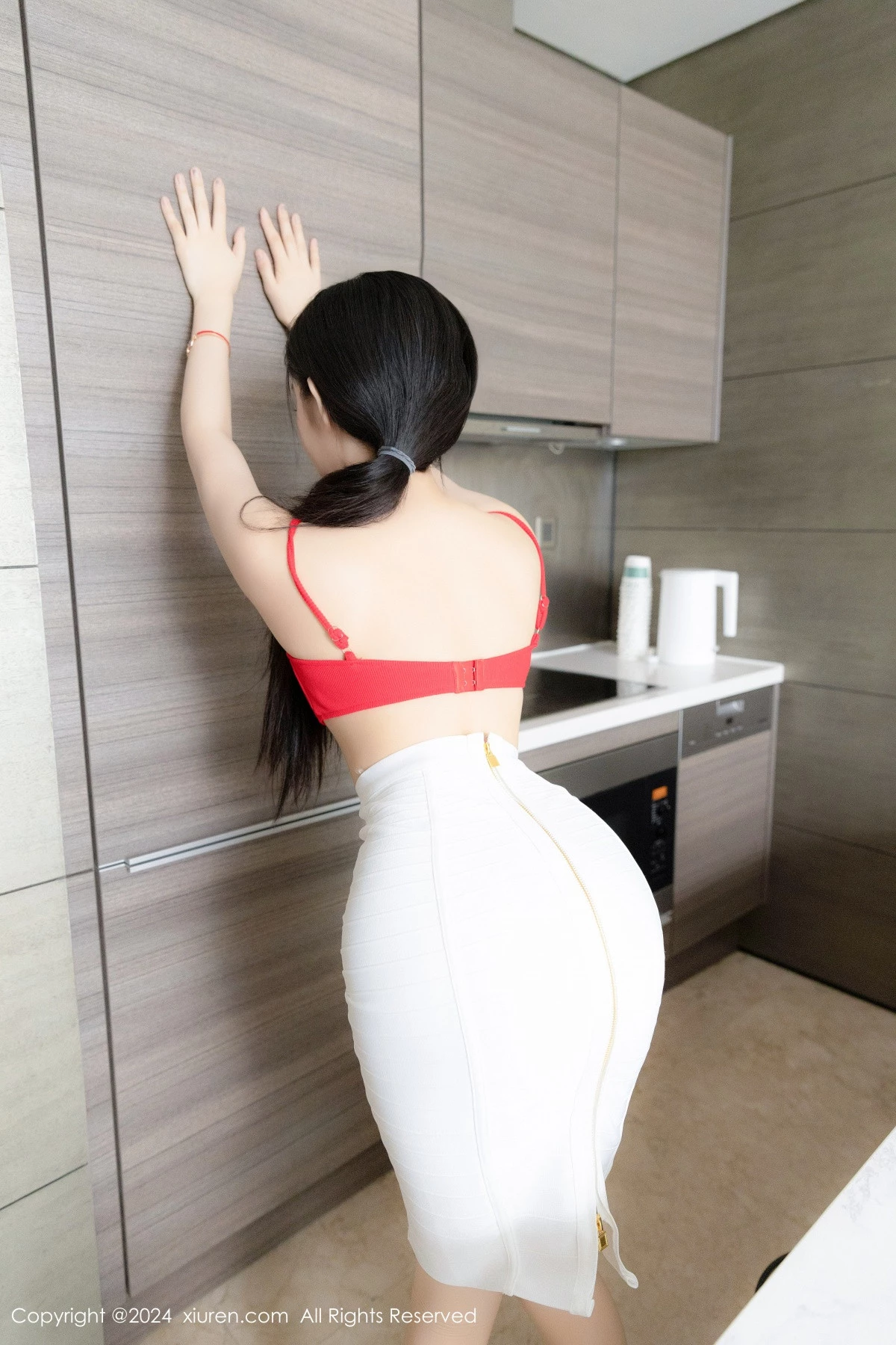 秀人集.com_[XiuRen秀人网]No.8794_模特龙雪儿红色情趣内衣配白短裙露超薄肉丝秀白嫩美腿诱惑写真51P