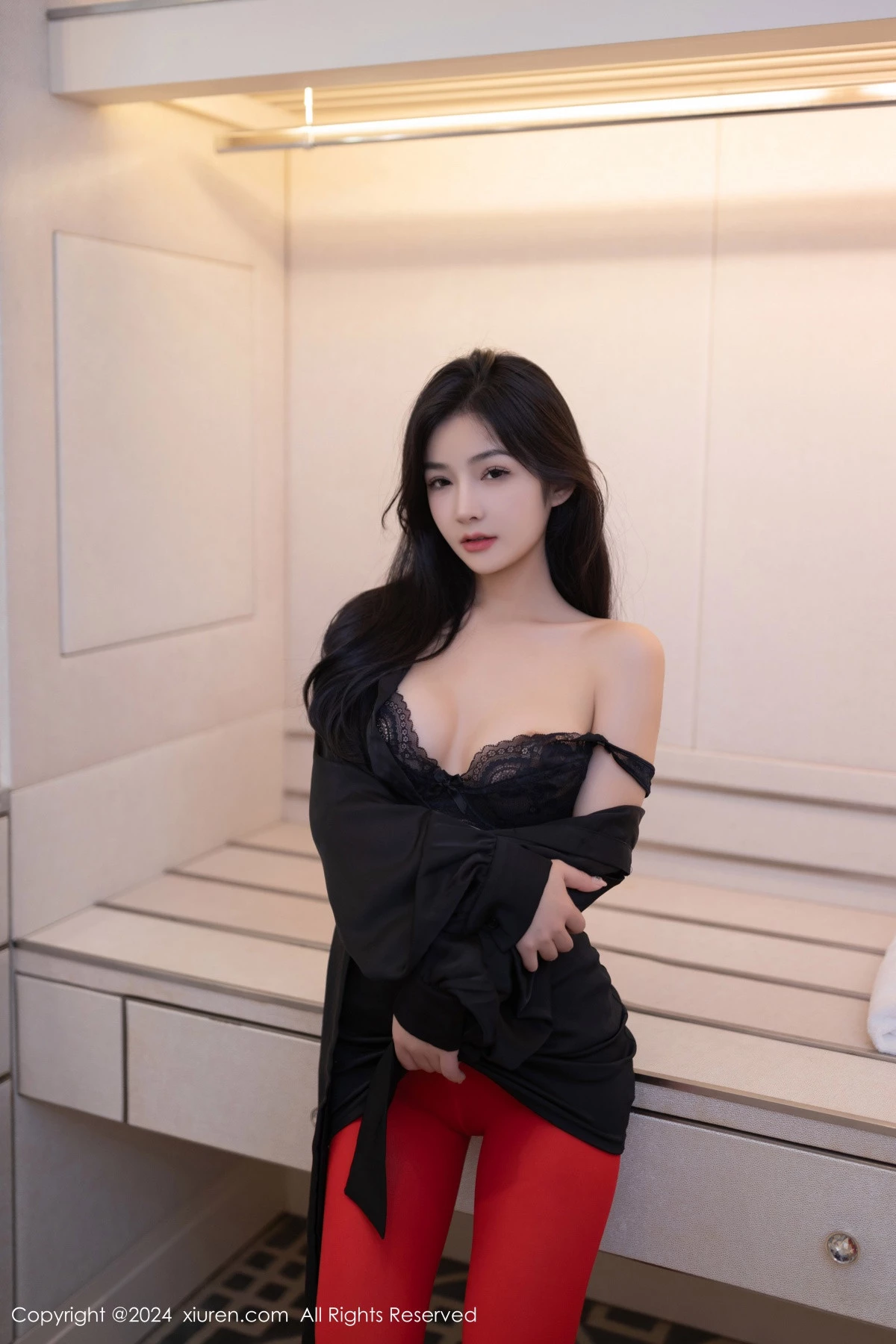 秀人集.com_[XiuRen秀人网]No.8801_模特谭小灵性感黑色连衣短裙配红色丝袜秀惹火身材撩人诱惑写真80P