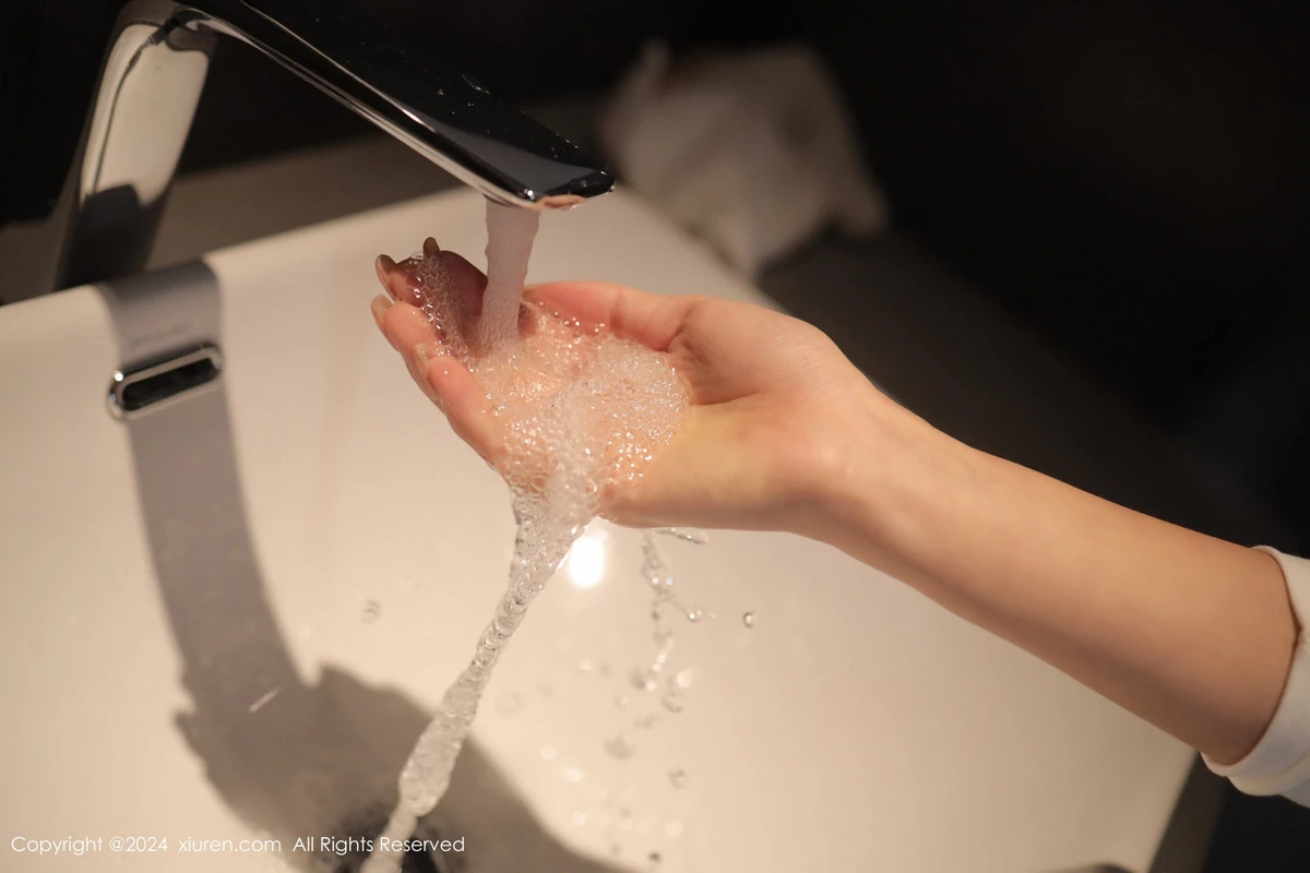 秀人集.com_[XiuRen秀人网]No.8804_模特Lingyu69性感白色轻透上衣配白色内裤秀惹火身材诱惑写真84P