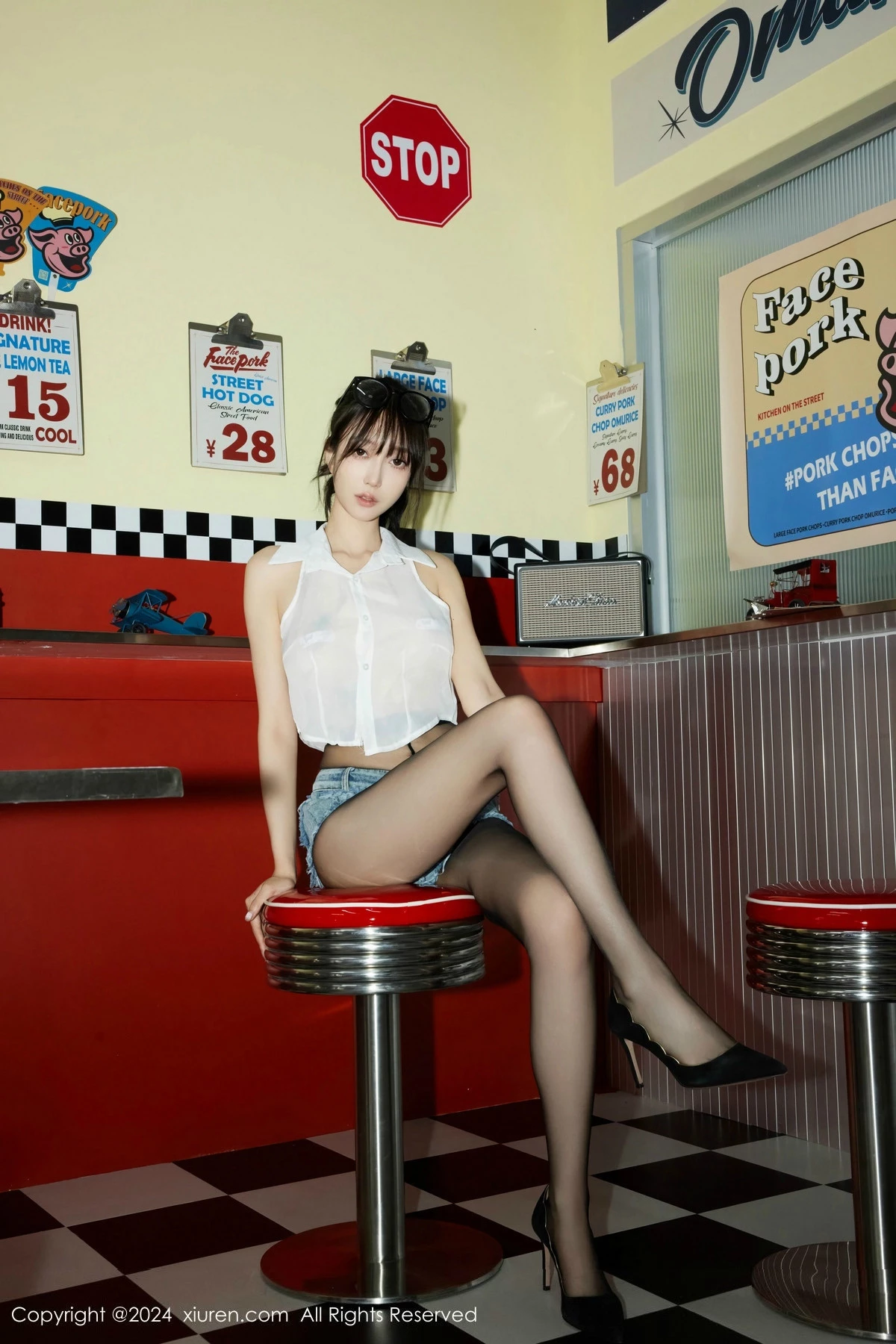 秀人集.com_[XiuRen秀人网]No.8811_模特玥儿玥er性感蓝色超短牛仔裤配超薄黑丝秀曼妙身姿诱惑写真74P