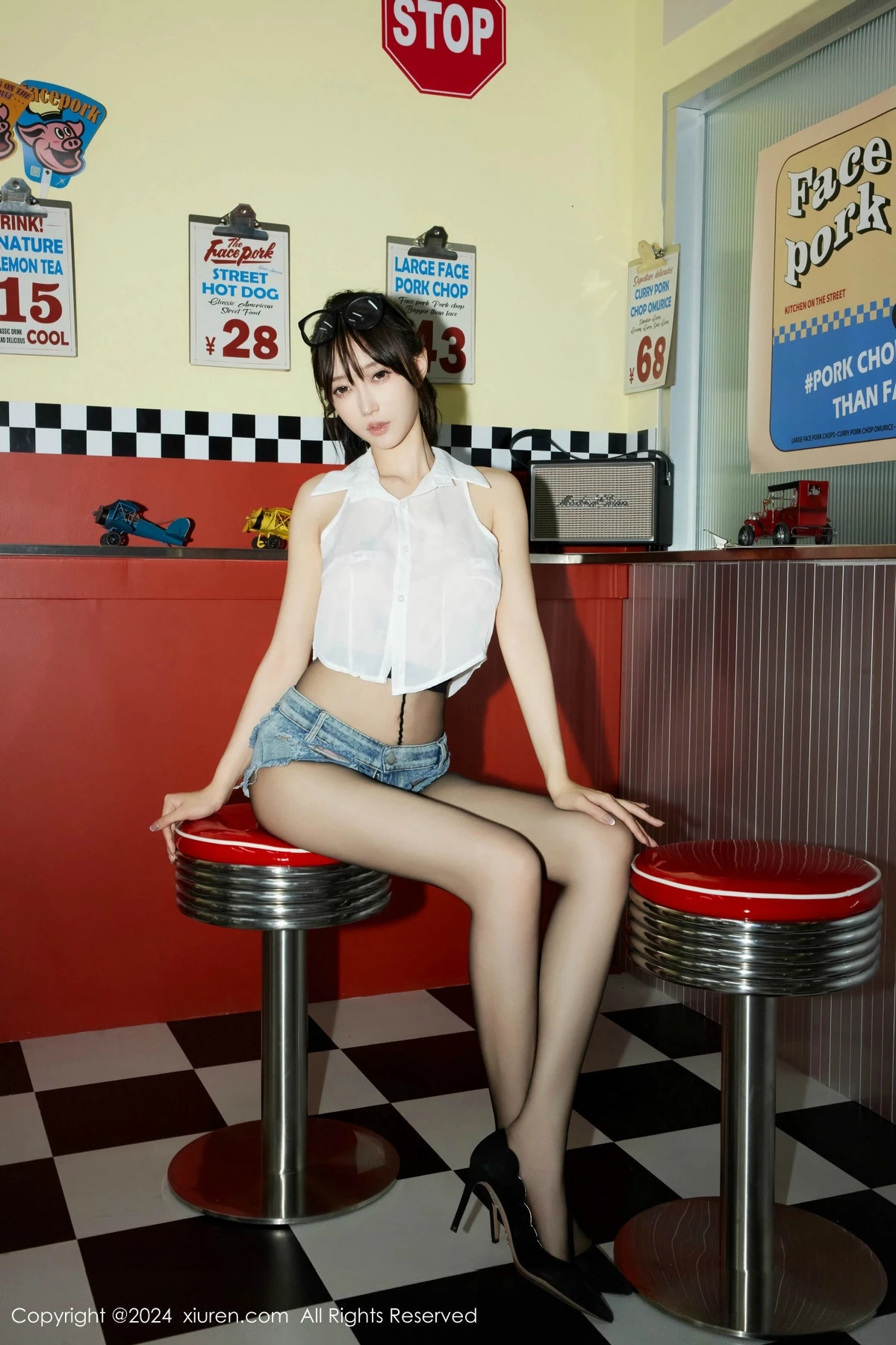 秀人集.com_[XiuRen秀人网]No.8811_模特玥儿玥er性感蓝色超短牛仔裤配超薄黑丝秀曼妙身姿诱惑写真74P