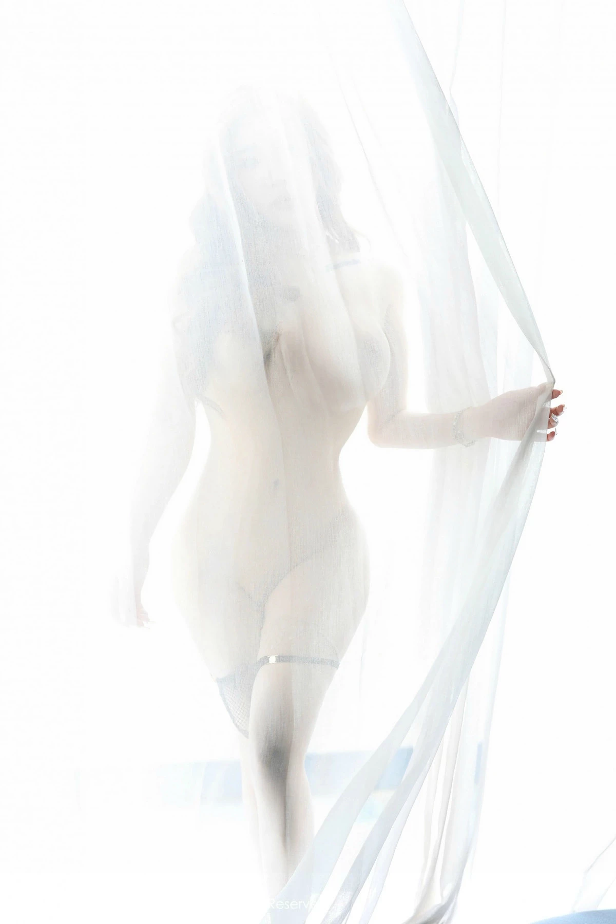 秀人集.com_[XiuRen秀人网]No.8813_模特小海臀Rena性感浅色连衣短裙配白丝袜秀丰满身材诱惑写真71P