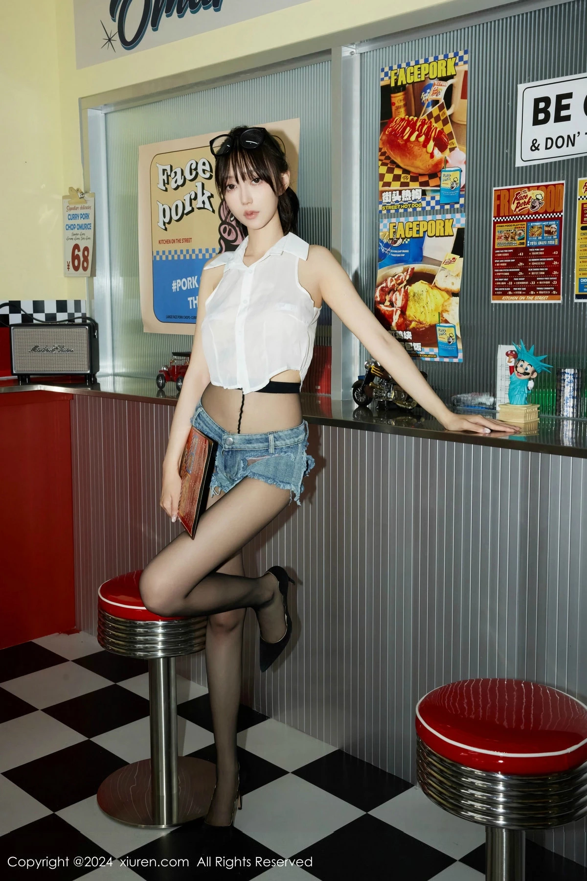 秀人集.com_[XiuRen秀人网]No.8811_模特玥儿玥er性感蓝色超短牛仔裤配超薄黑丝秀曼妙身姿诱惑写真74P