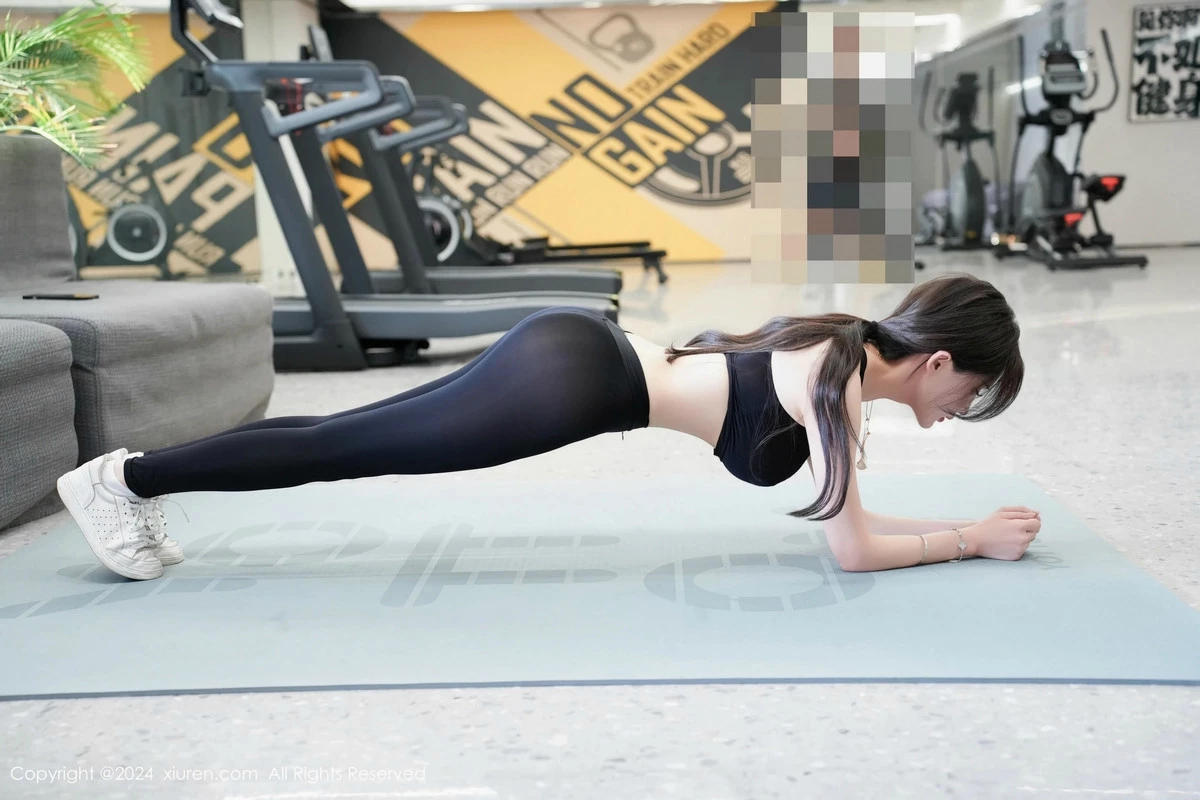 秀人集.com_[XiuRen秀人网]No.8810_女神Carol周妍希性感黑色运动套装配超薄黑丝秀完美身材诱惑写真100P