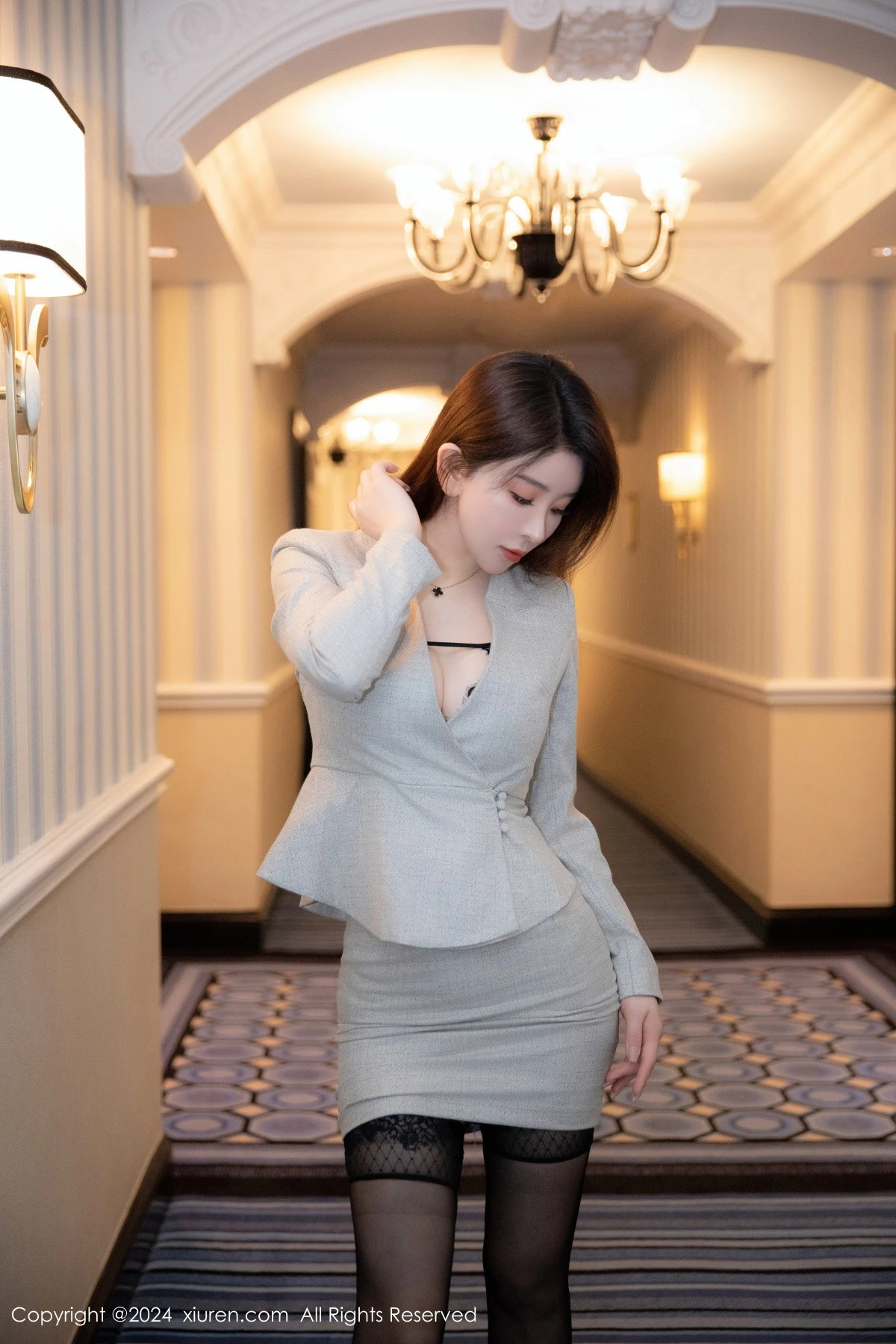 秀人集.com_[XiuRen秀人网]No.8716_模特雨儿酱eve性感灰色OL服露黑色蕾丝内衣秀惹火身材诱惑写真83P