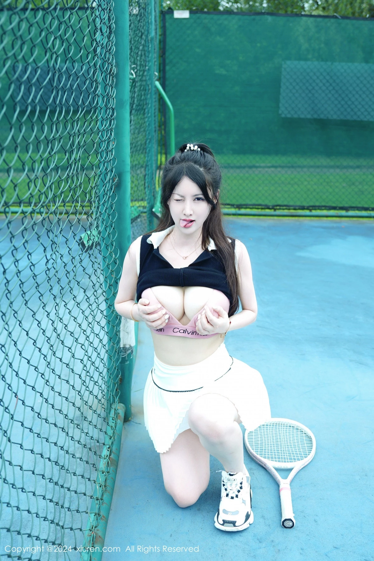 秀人集.com_[XiuRen秀人网]No.8821_模特诗诗kiki户外性感运动装露粉色内衣秀丰腴身姿惹火诱惑写真74P