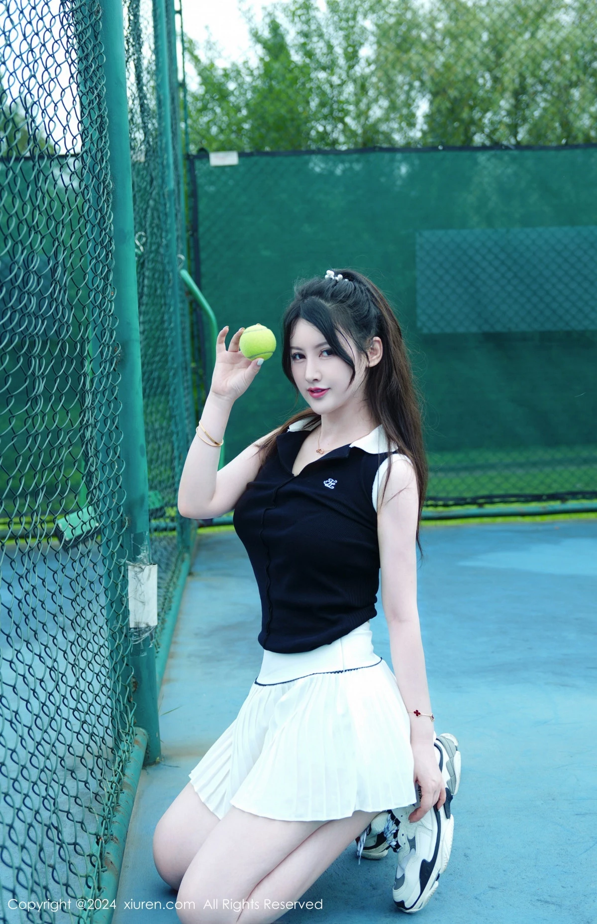 秀人集.com_[XiuRen秀人网]No.8821_模特诗诗kiki户外性感运动装露粉色内衣秀丰腴身姿惹火诱惑写真74P