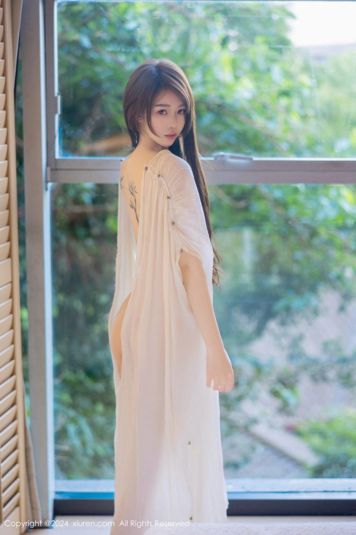 秀人集.com_[XiuRen秀人网]No.8842_新人模特夏竹性感浅色连衣裙+白色薄纱服饰秀曼妙身姿诱惑写真83P