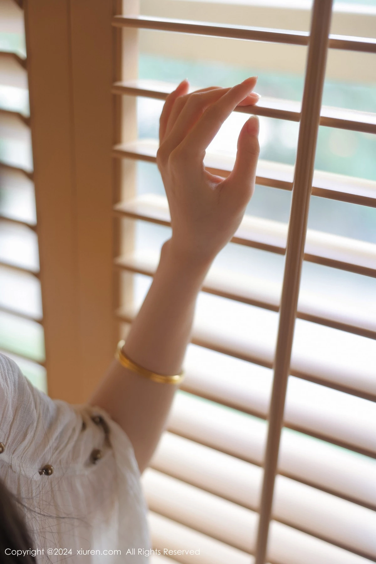 秀人集.com_[XiuRen秀人网]No.8842_新人模特夏竹性感浅色连衣裙+白色薄纱服饰秀曼妙身姿诱惑写真83P