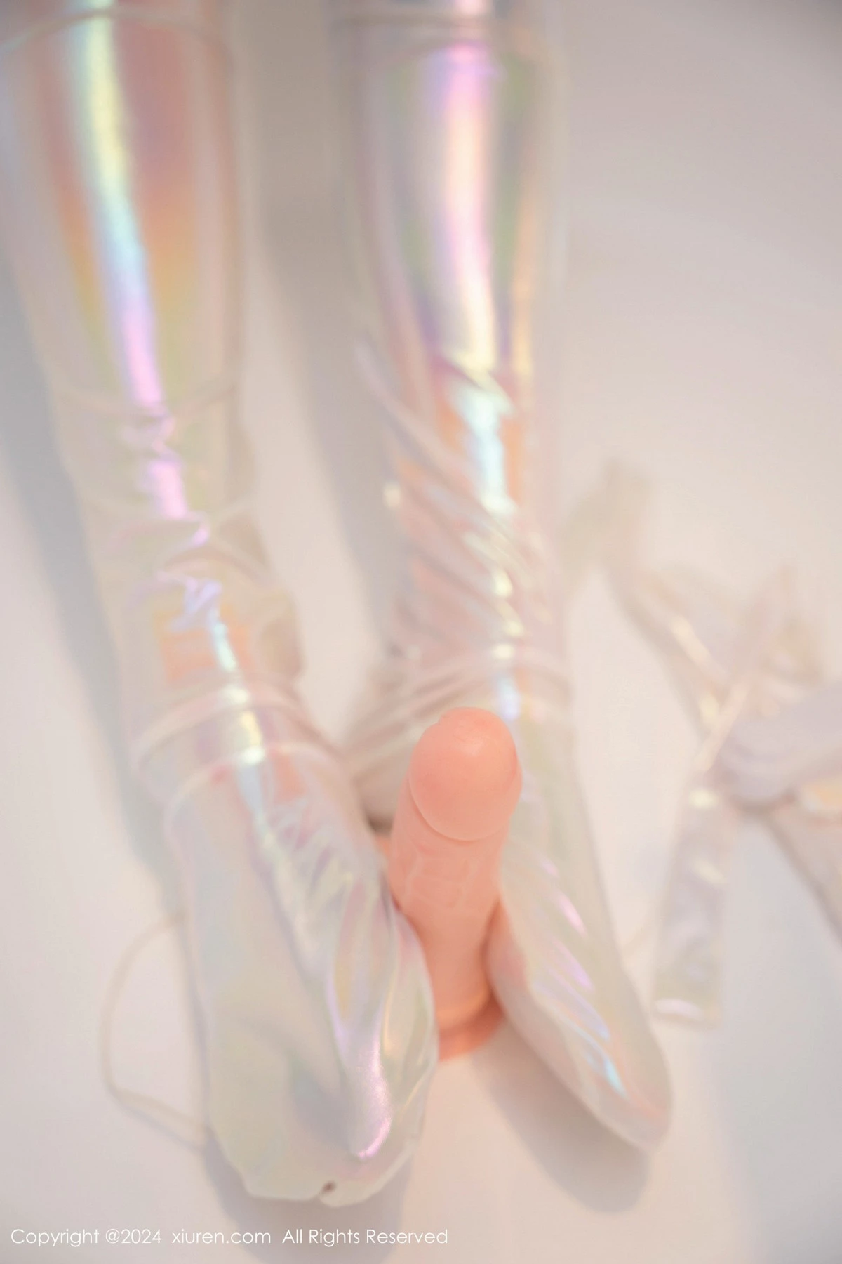 秀人集.com_[XiuRen秀人网]No.8840_模特徐若兮浴室场景白色高叉连体衣配白丝袜秀曼妙身姿诱惑写真75P