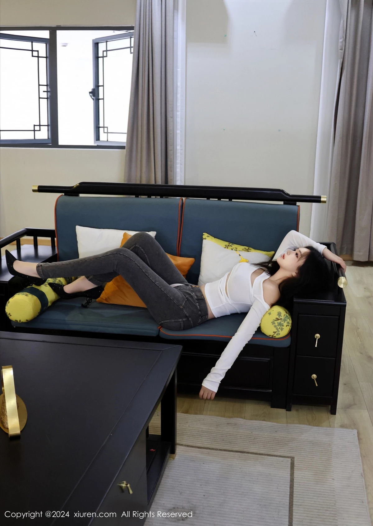 秀人集.com_[XiuRen秀人网]No.8853_模特小薯条nienie性感白色T恤配露臀牛仔裤秀完美身材诱惑写真78P