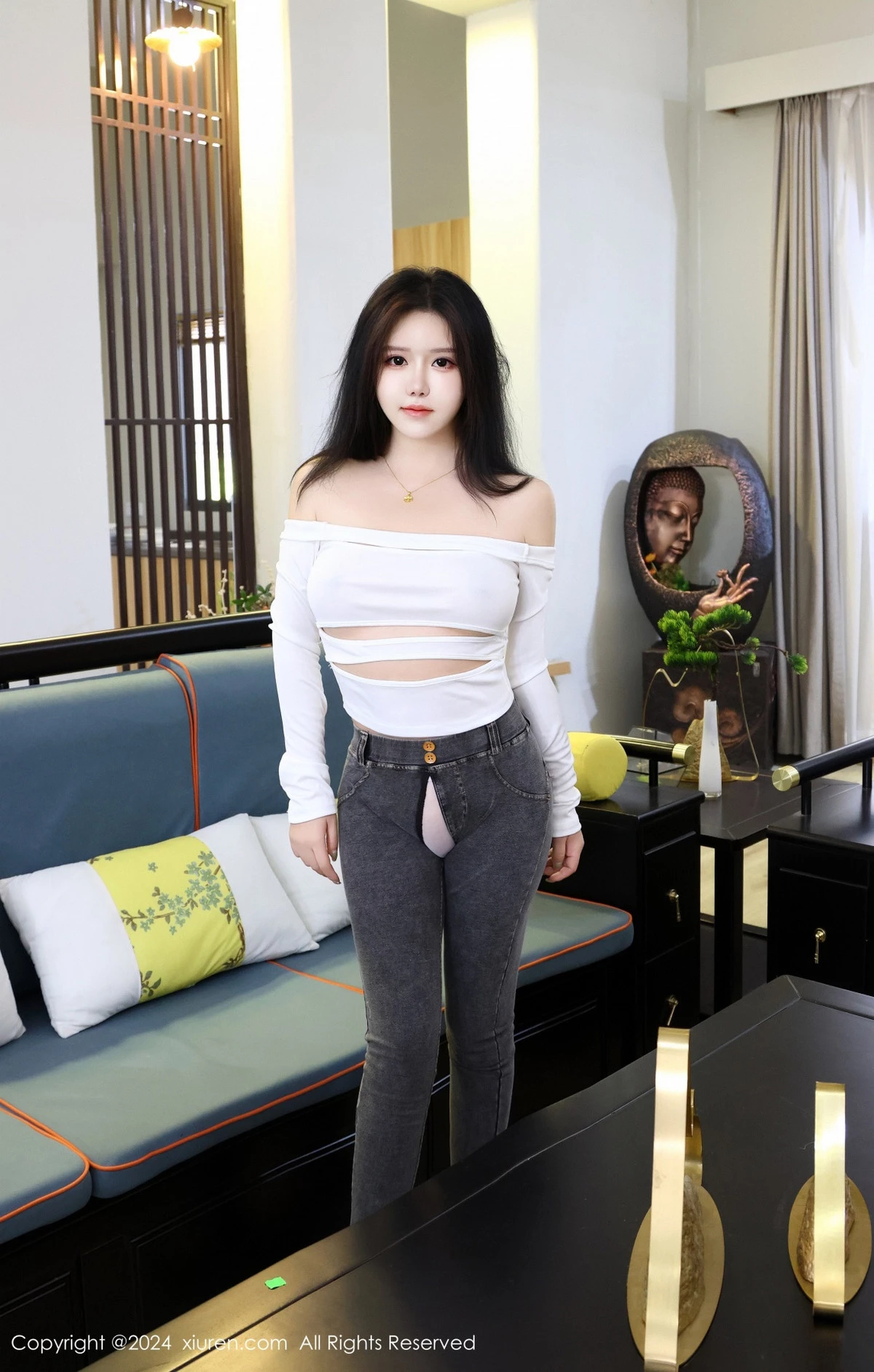 秀人集.com_[XiuRen秀人网]No.8853_模特小薯条nienie性感白色T恤配露臀牛仔裤秀完美身材诱惑写真78P