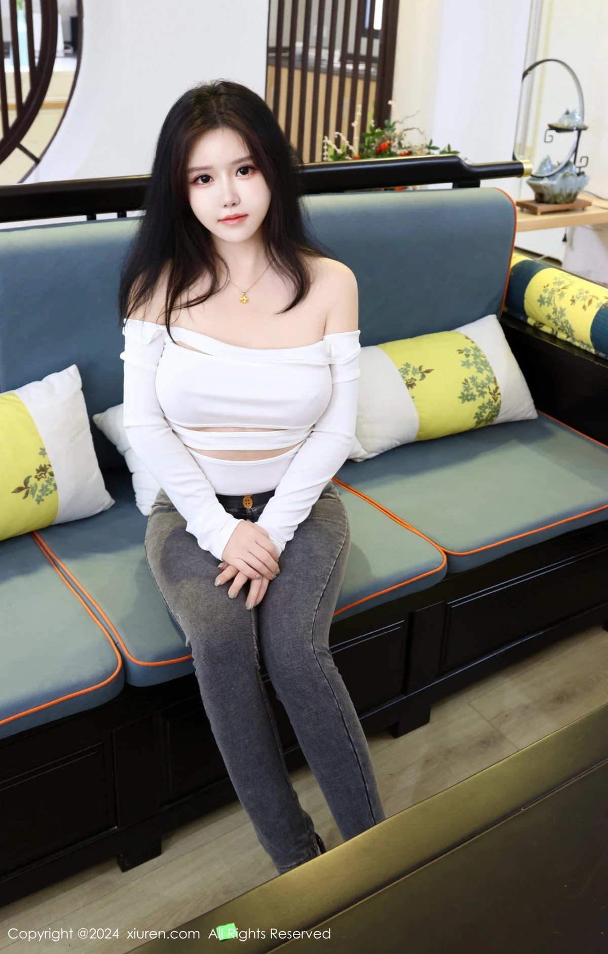 秀人集.com_[XiuRen秀人网]No.8853_模特小薯条nienie性感白色T恤配露臀牛仔裤秀完美身材诱惑写真78P