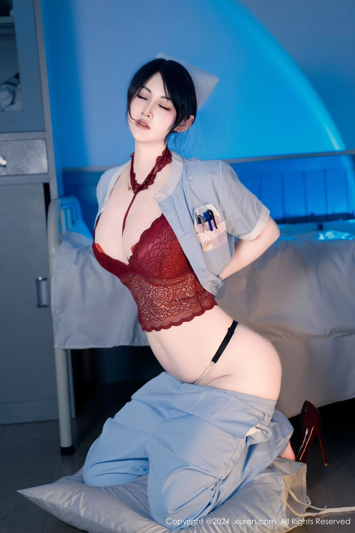 秀人集.com_[XiuRen秀人网]No.8859_模特诗诗kiki性感灰色护士服露红色蕾丝内衣秀丰满身材诱惑写真114P