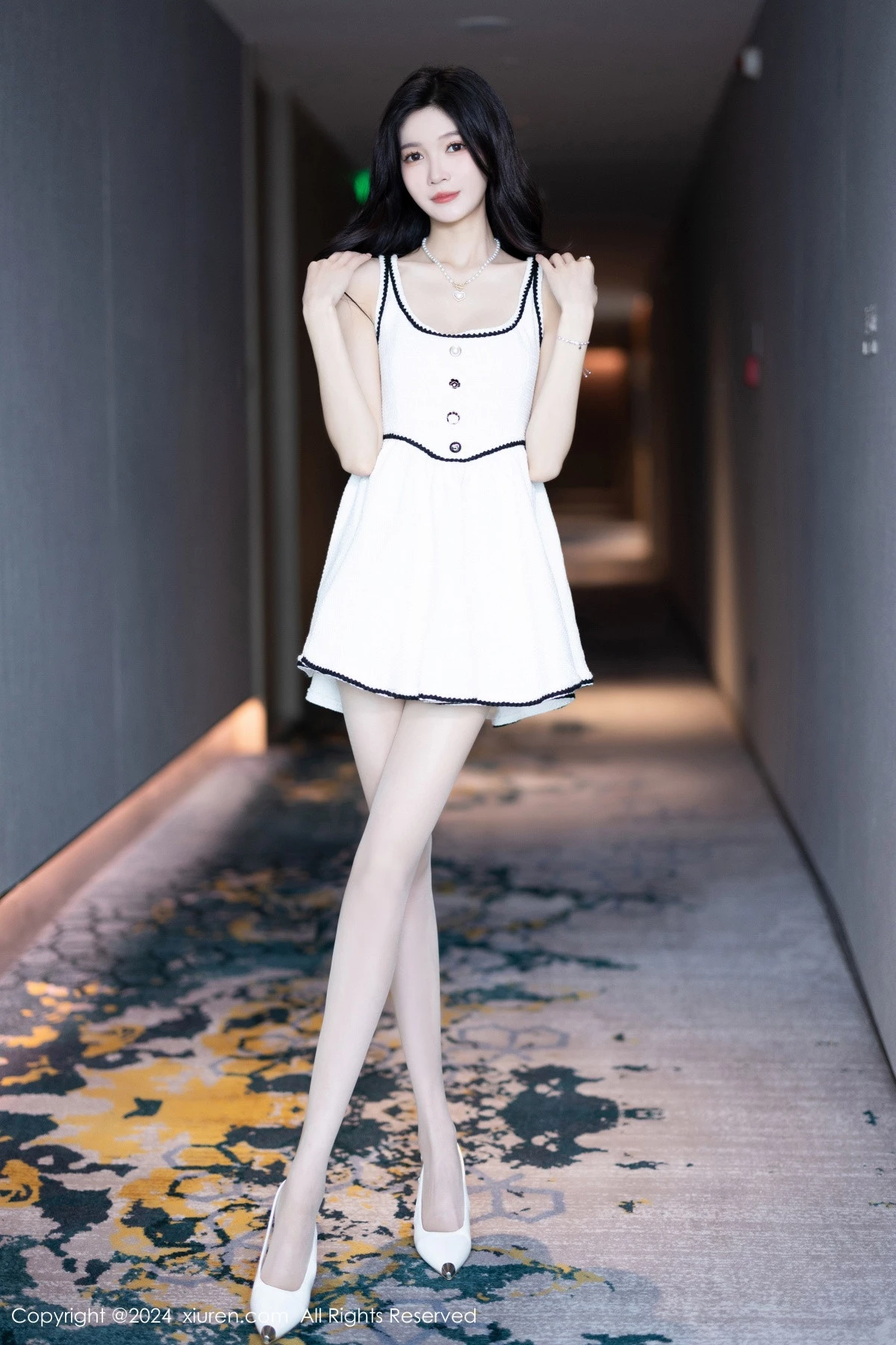 秀人集.com_[XiuRen秀人网]No.8861_模特程程程私房性感白色连衣短裙配白色丝袜秀曼妙身姿迷人写真83P
