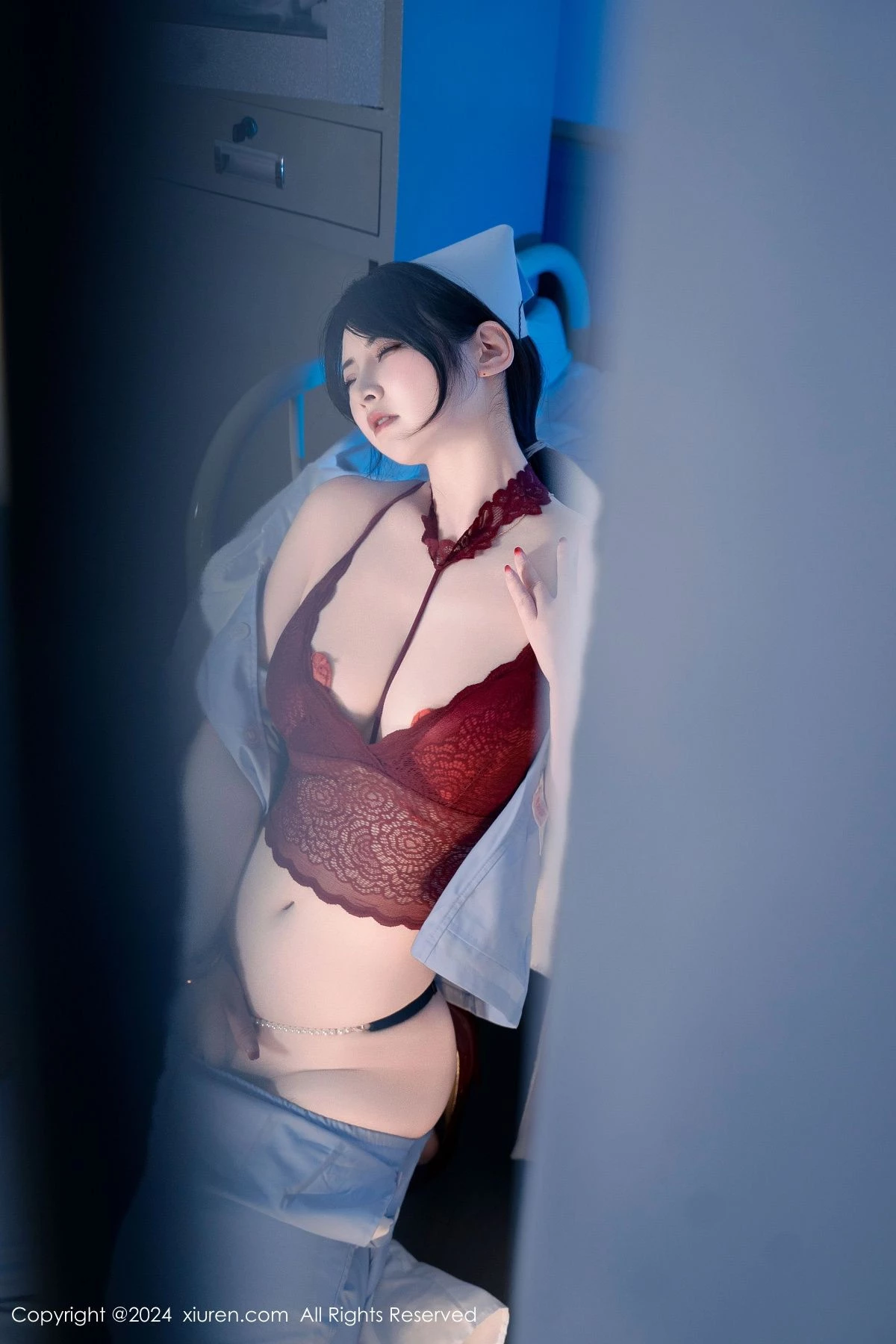 秀人集.com_[XiuRen秀人网]No.8859_模特诗诗kiki性感灰色护士服露红色蕾丝内衣秀丰满身材诱惑写真114P