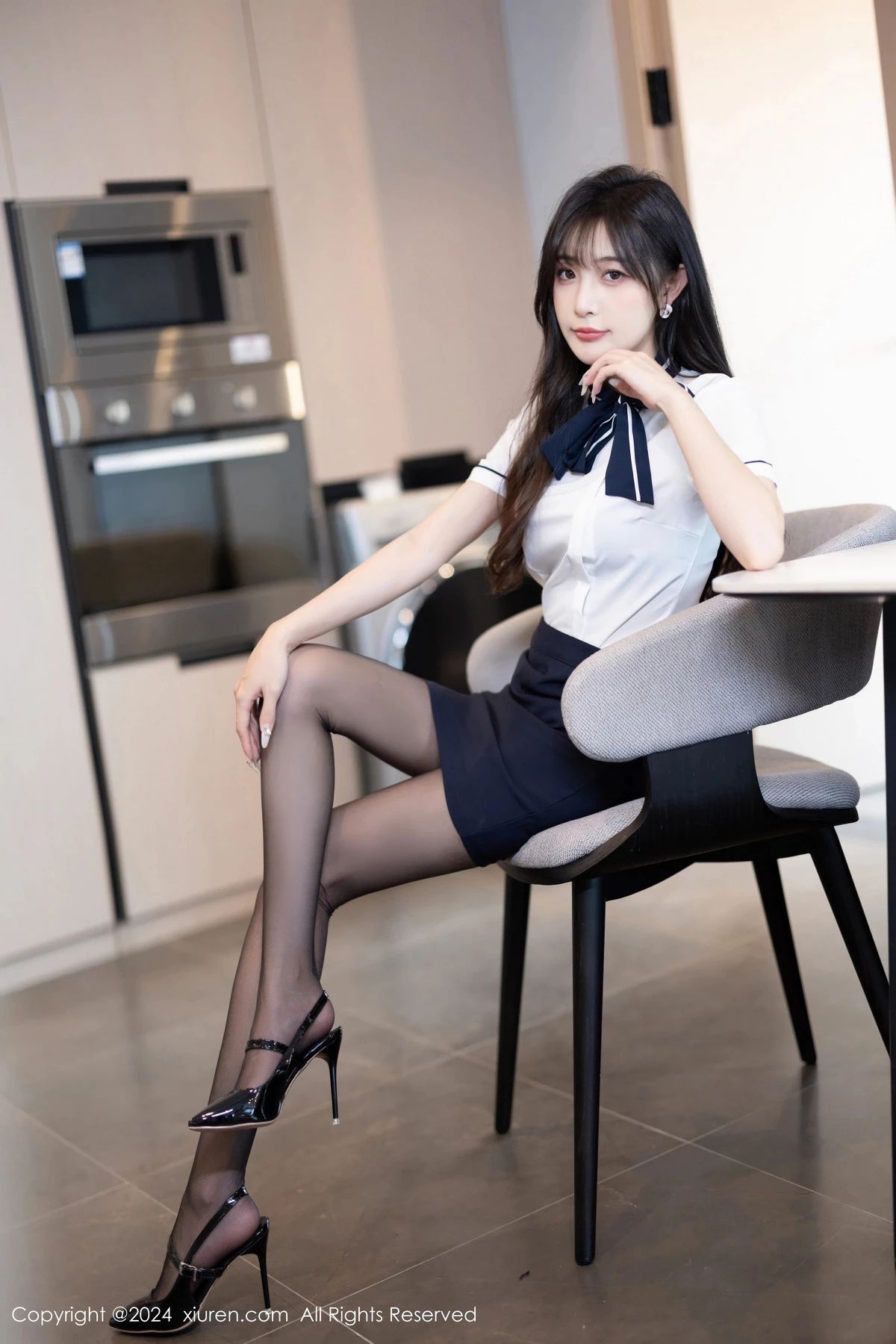 秀人集.com_[XiuRen秀人网]No.8727_模特林星阑性感深色制服露黑色内衣配黑丝吊袜秀曼妙身姿诱惑写真91P