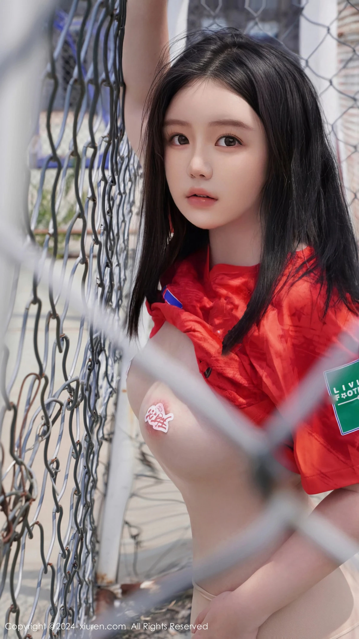 秀人集.com_[XiuRen秀人网]No.8733_模特小薯条nienie足球场景性感红色足球服饰秀曼妙身姿诱惑写真87P