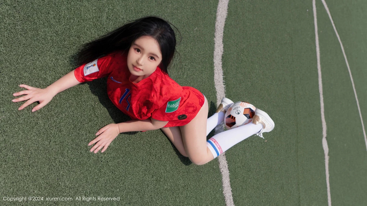 秀人集.com_[XiuRen秀人网]No.8733_模特小薯条nienie足球场景性感红色足球服饰秀曼妙身姿诱惑写真87P