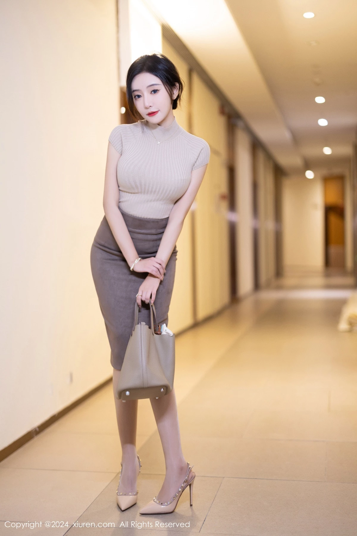 秀人集.com_[XiuRen秀人网]No.8741_女神王馨瑶yanni浅色上衣配短裙露闪亮肉丝秀丰满身姿诱惑写真80P