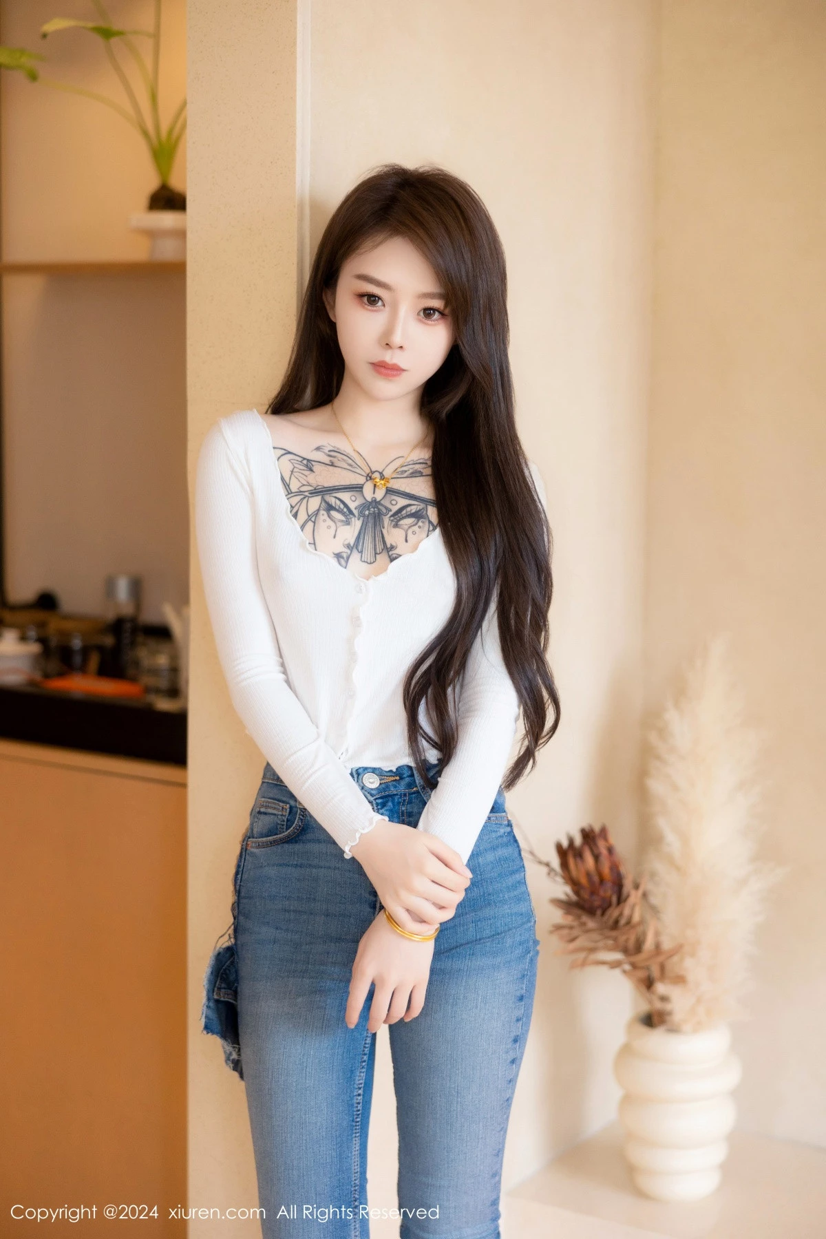 秀人集.com_[XiuRen秀人网]No.8740_模特奶瓶私房性感白色T恤配蓝色牛仔裤半脱秀曼妙身姿迷人写真82P