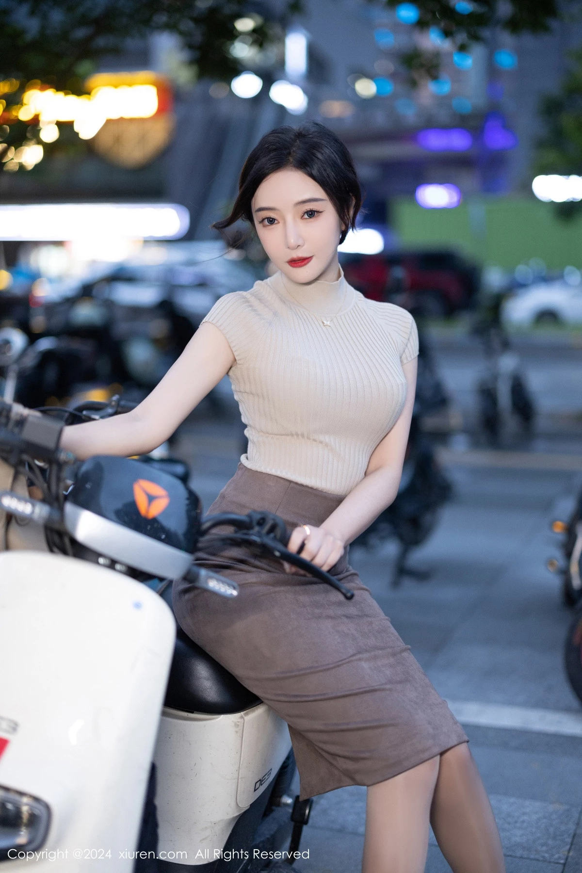 秀人集.com_[XiuRen秀人网]No.8741_女神王馨瑶yanni浅色上衣配短裙露闪亮肉丝秀丰满身姿诱惑写真80P