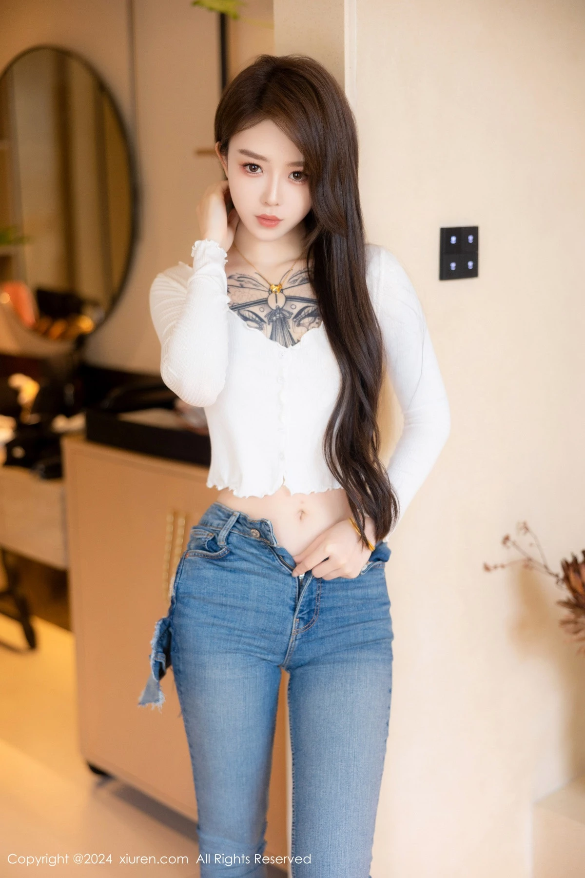 秀人集.com_[XiuRen秀人网]No.8740_模特奶瓶私房性感白色T恤配蓝色牛仔裤半脱秀曼妙身姿迷人写真82P