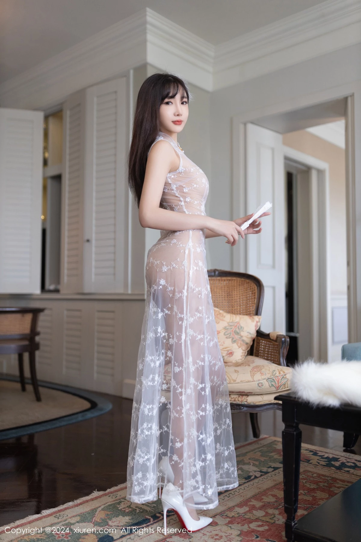 秀人集.com_[XiuRen秀人网]No.8880_模特陆萱萱性感白色透视旗袍配超薄肉丝秀惹火身材撩人诱惑写真81P