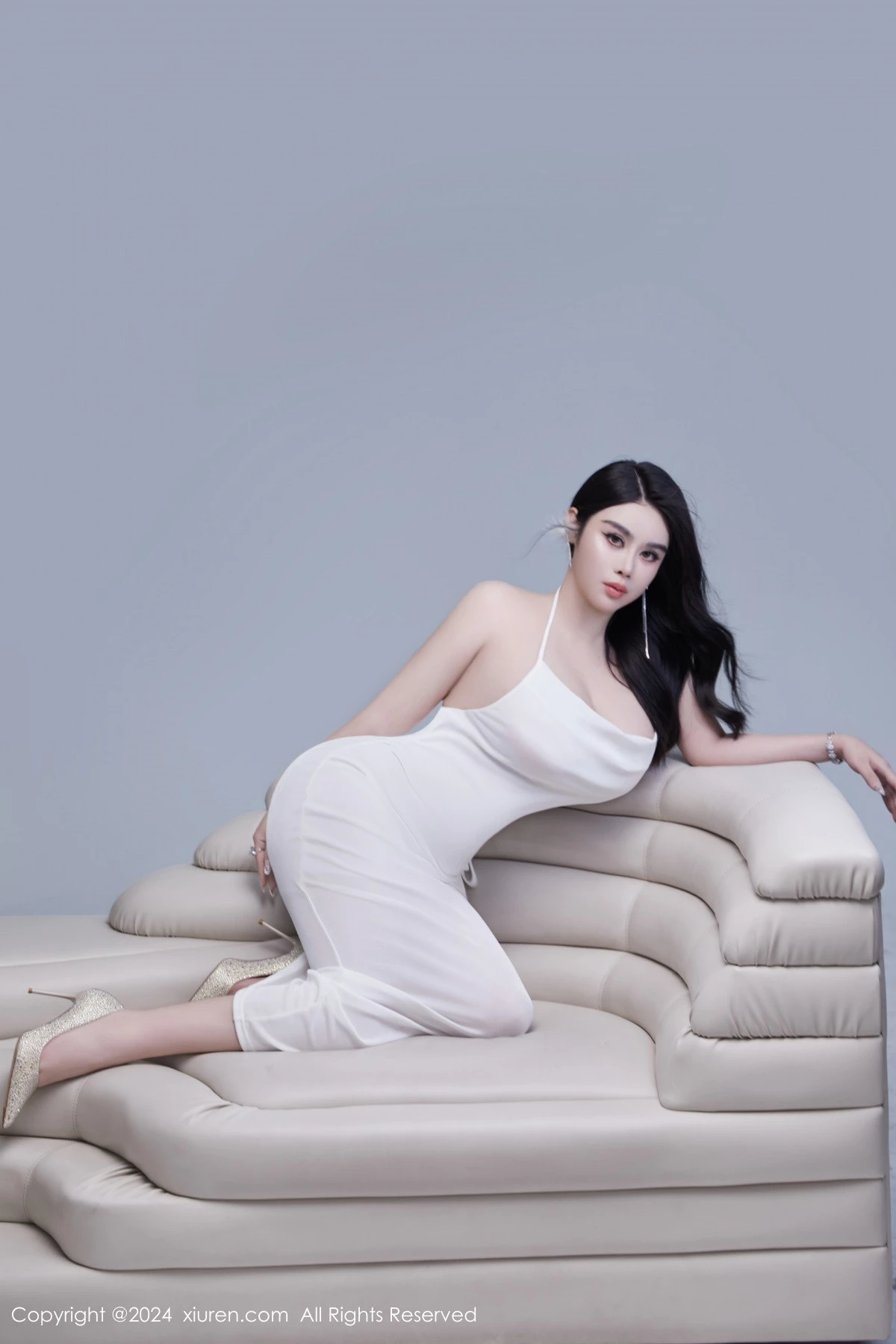 秀人集.com_[XiuRen秀人网]No.8878_模特戴渃欣性感紫色连衣裙+白色连衣裙秀丰满身材惹火诱惑写真47P