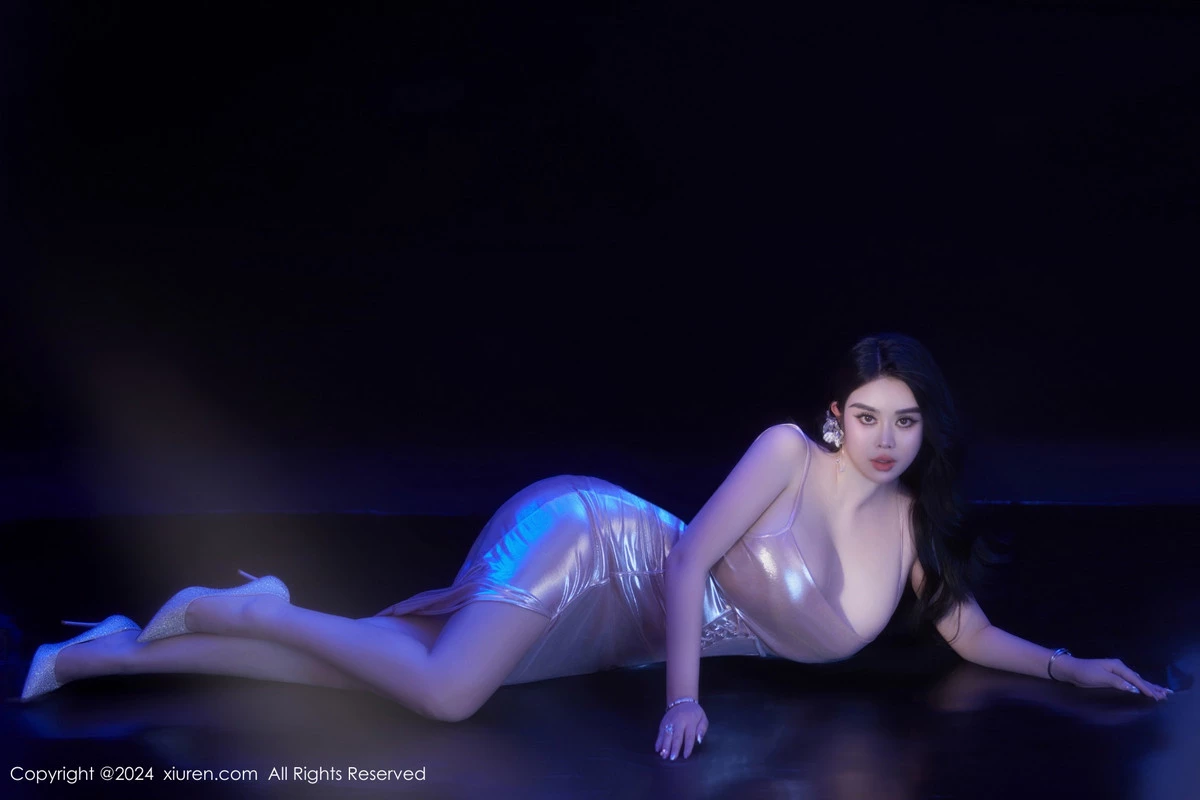 秀人集.com_[XiuRen秀人网]No.8878_模特戴渃欣性感紫色连衣裙+白色连衣裙秀丰满身材惹火诱惑写真47P