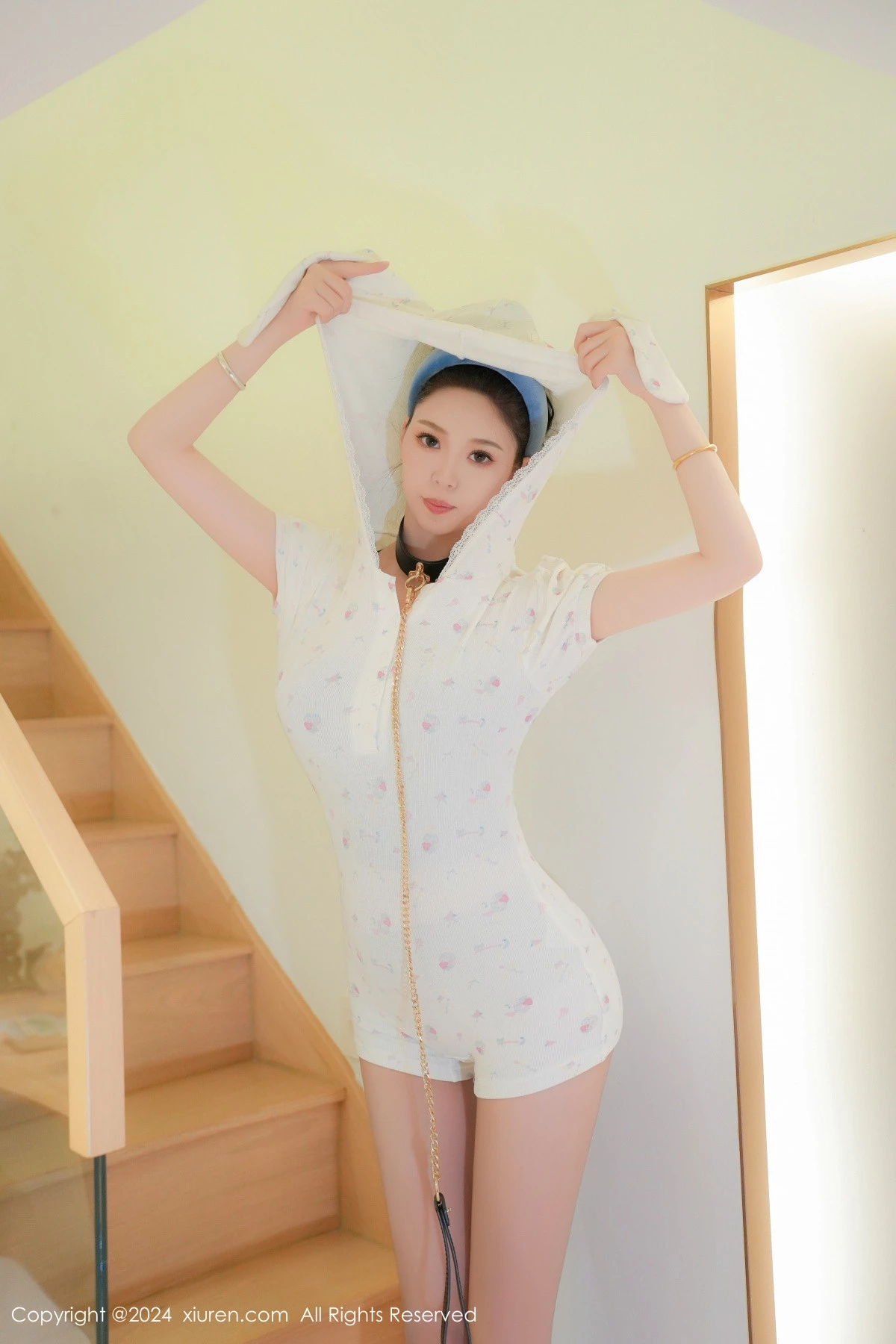秀人集.com_[XiuRen秀人网]No.8930_模特小波多私房性感白色上衣配白色丝袜秀凹凸身材惹火诱惑写真82P