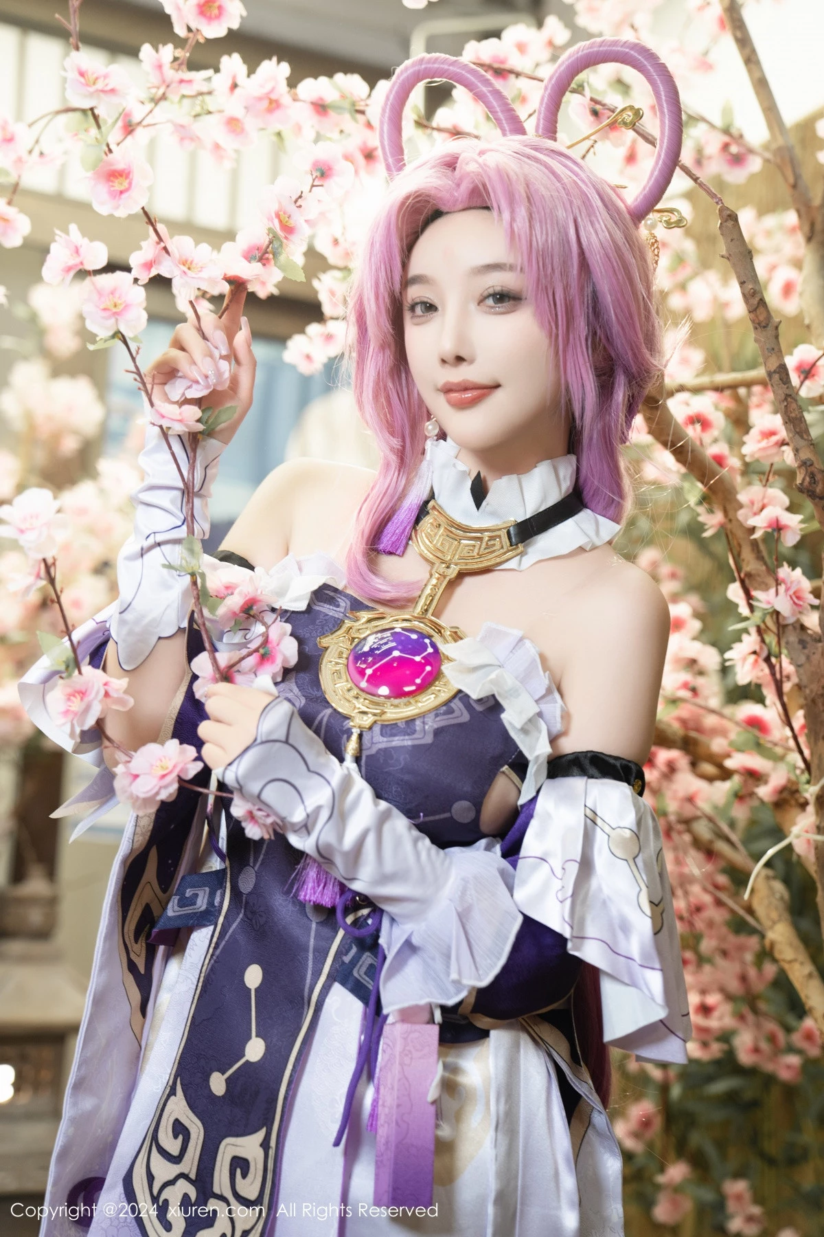 秀人集.com_[XiuRen秀人网]No.8943_女神杨晨晨Yome性感紫色Cosplay服饰配白丝袜秀丰满身材诱惑写真79P